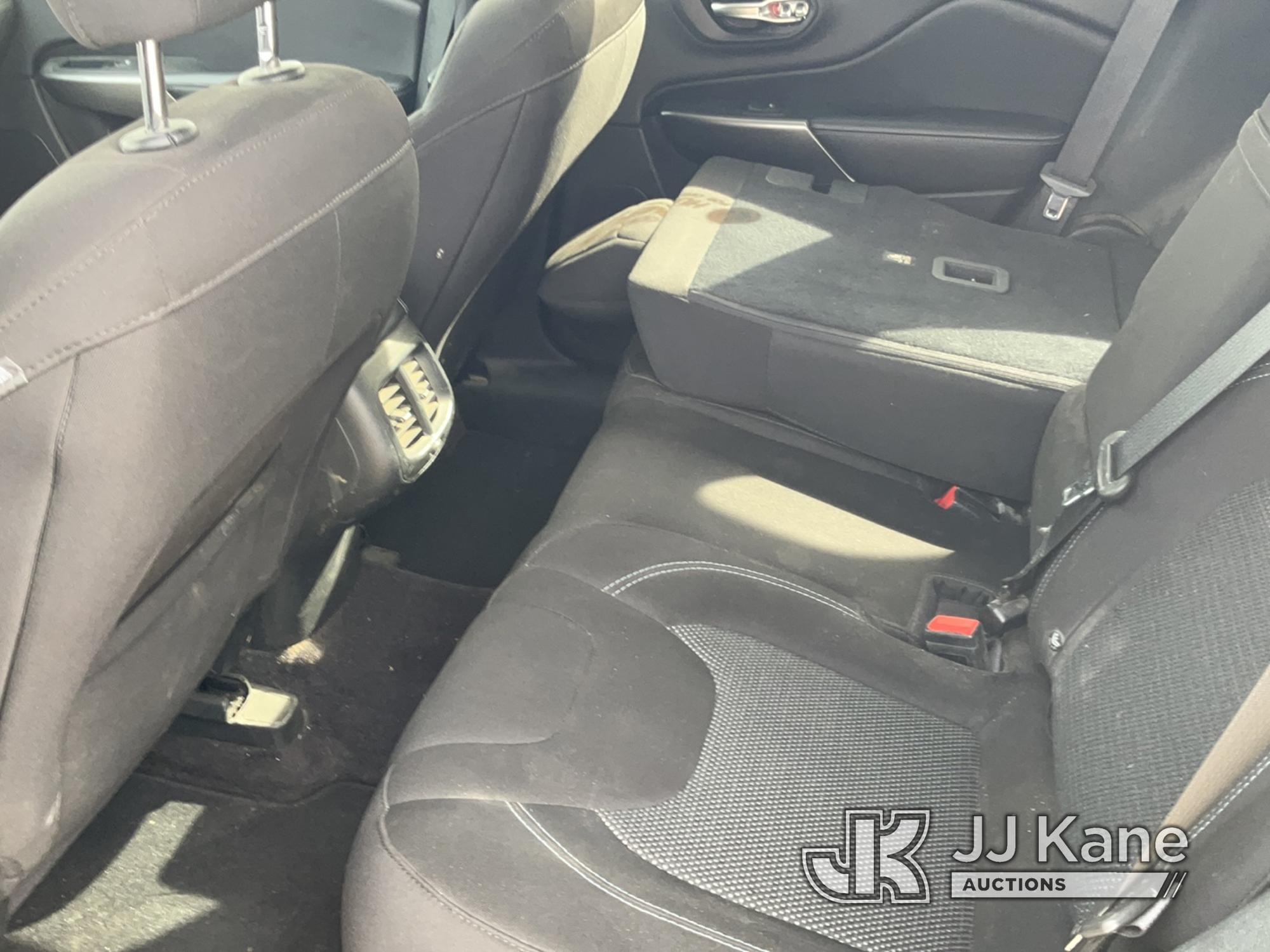 (Eureka, CA) 2019 Jeep Cherokee Latitude 4x4 4-Door Sport Utility Vehicle Runs & Moves