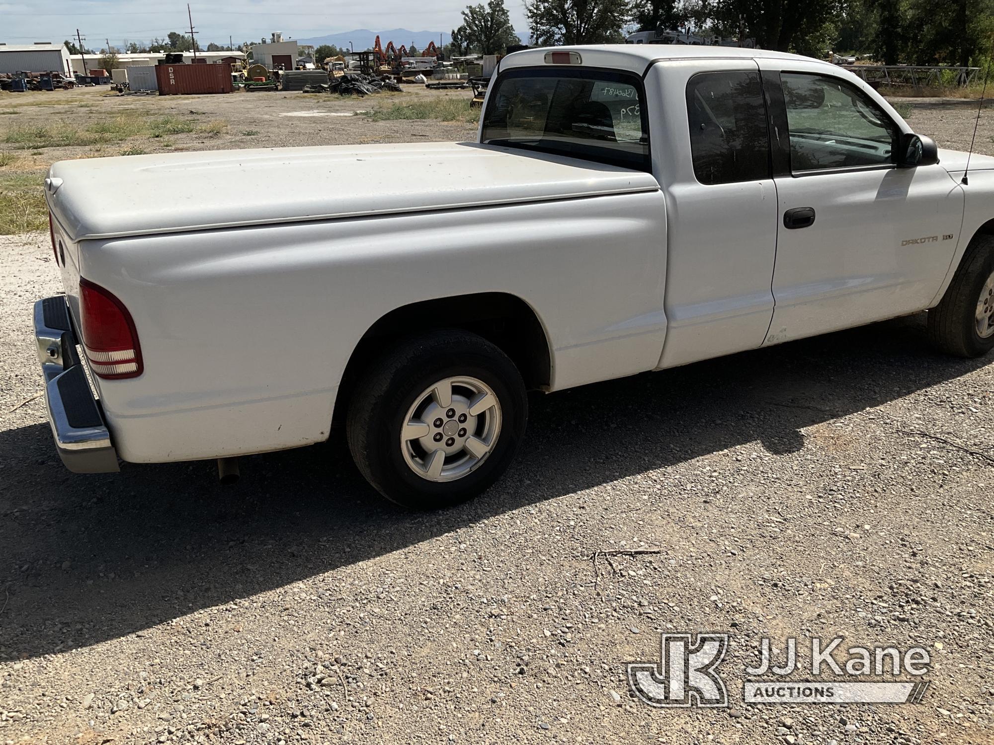 (Anderson, CA) 2001 Dodge Dakota Extended-Cab Pickup Truck Runs & Moves.