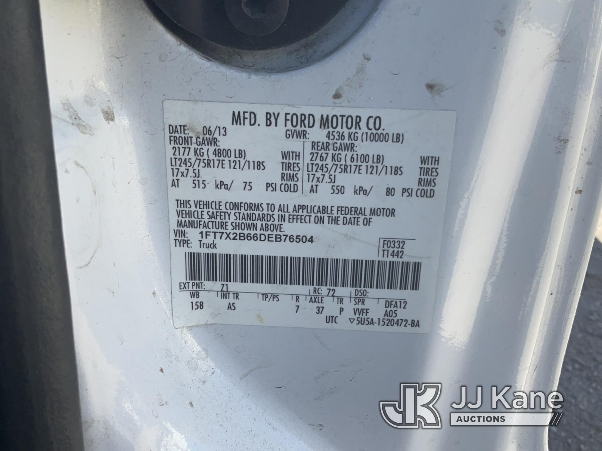 (Tracy-Clark, NV) 2013 Ford F250 4x4 Extended-Cab Pickup Truck Runs & Moves) (Tire Pressure Light On