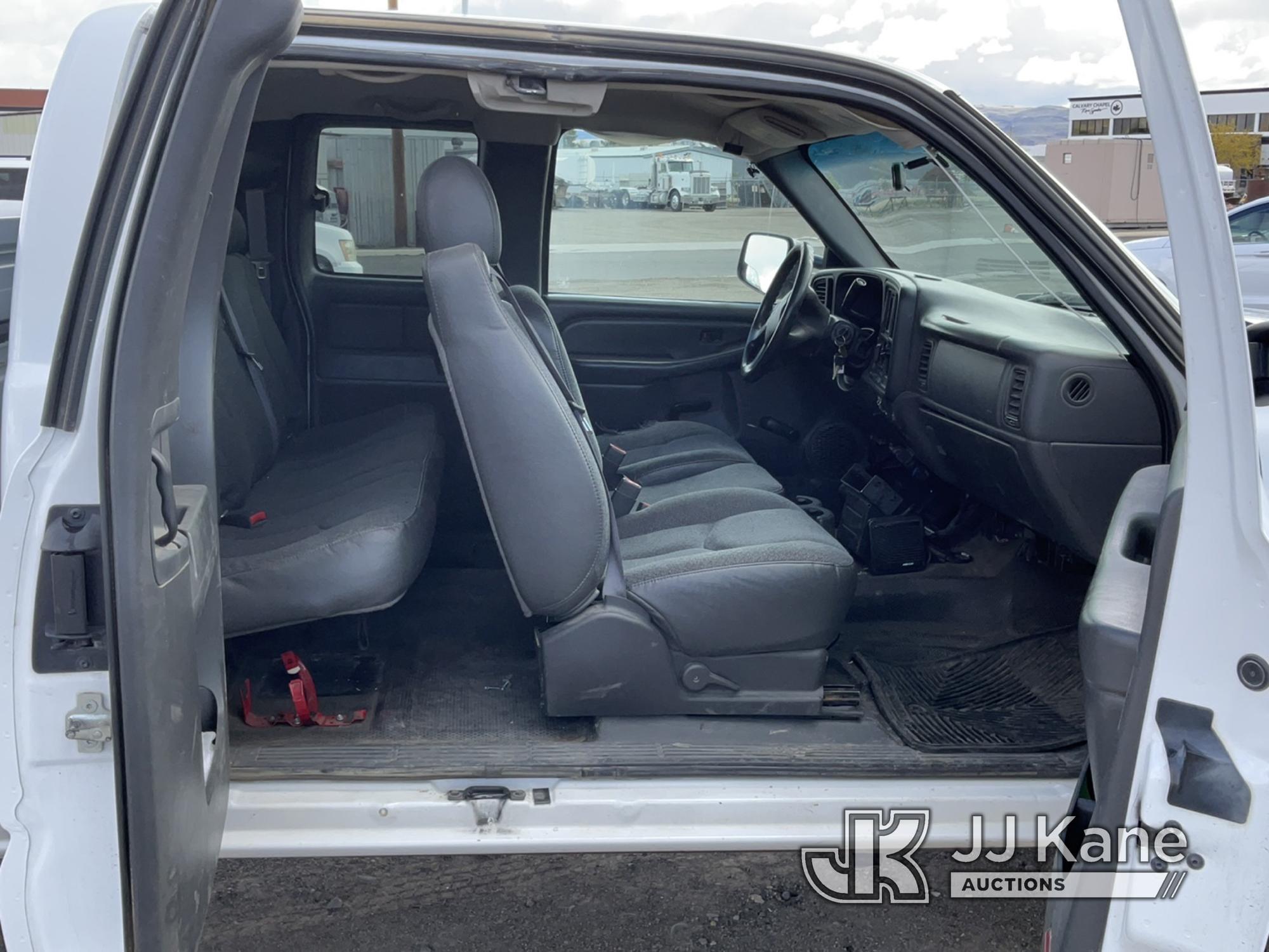 (Reno, NV) 2006 Chevrolet Silverado 2500HD 4x4 Extended-Cab Pickup Truck Runs & Moves