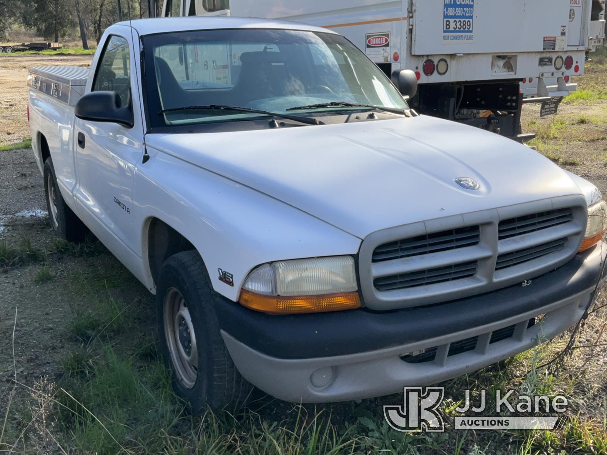 (Anderson, CA) 2000 Dodge Dakota Pickup Truck No Key) (Not Running,Condition Unknown.