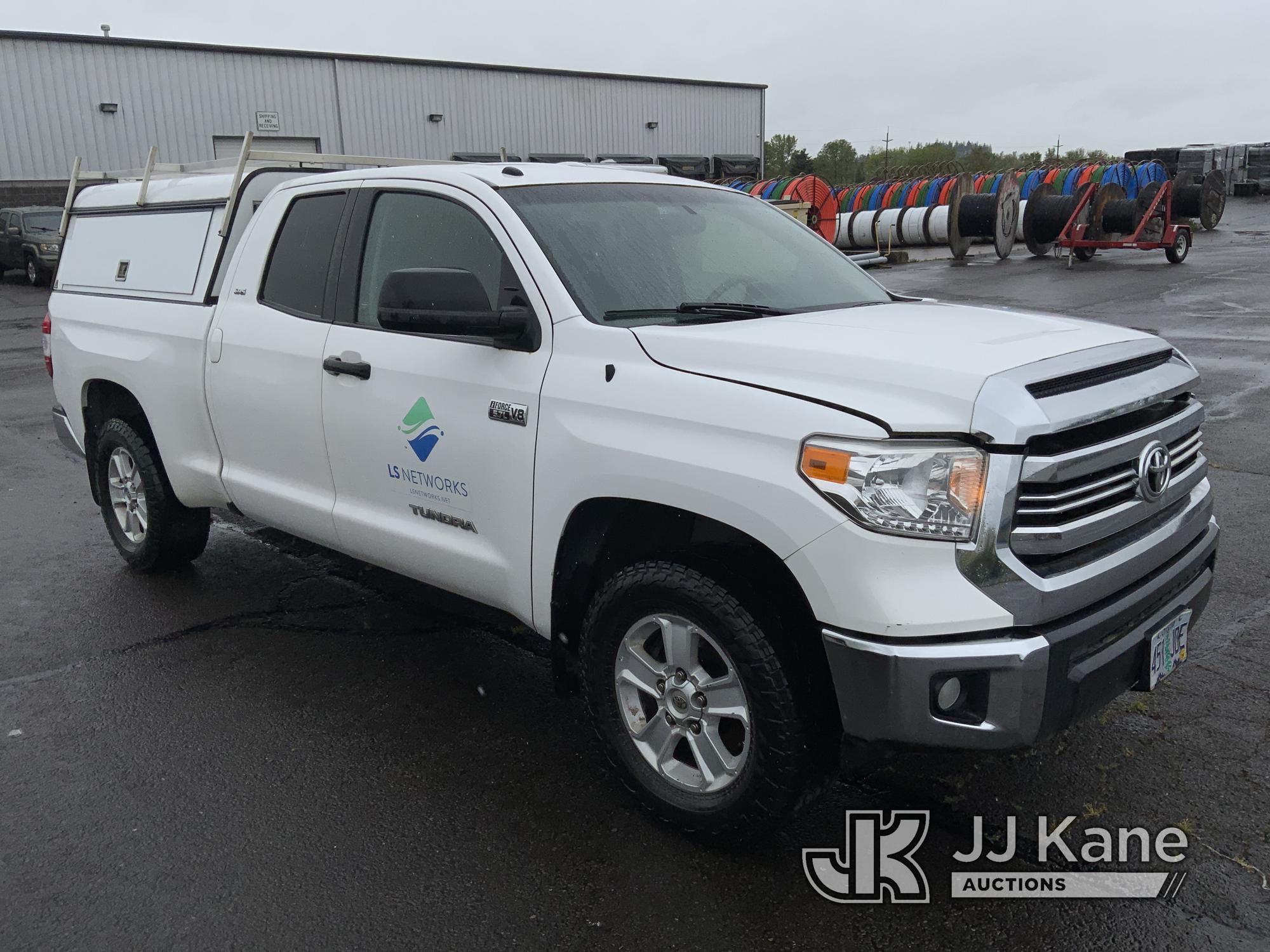 (Millersburg, OR) 2016 Toyota Tundra 4x4 Extended-Cab Pickup Truck Runs & Moves