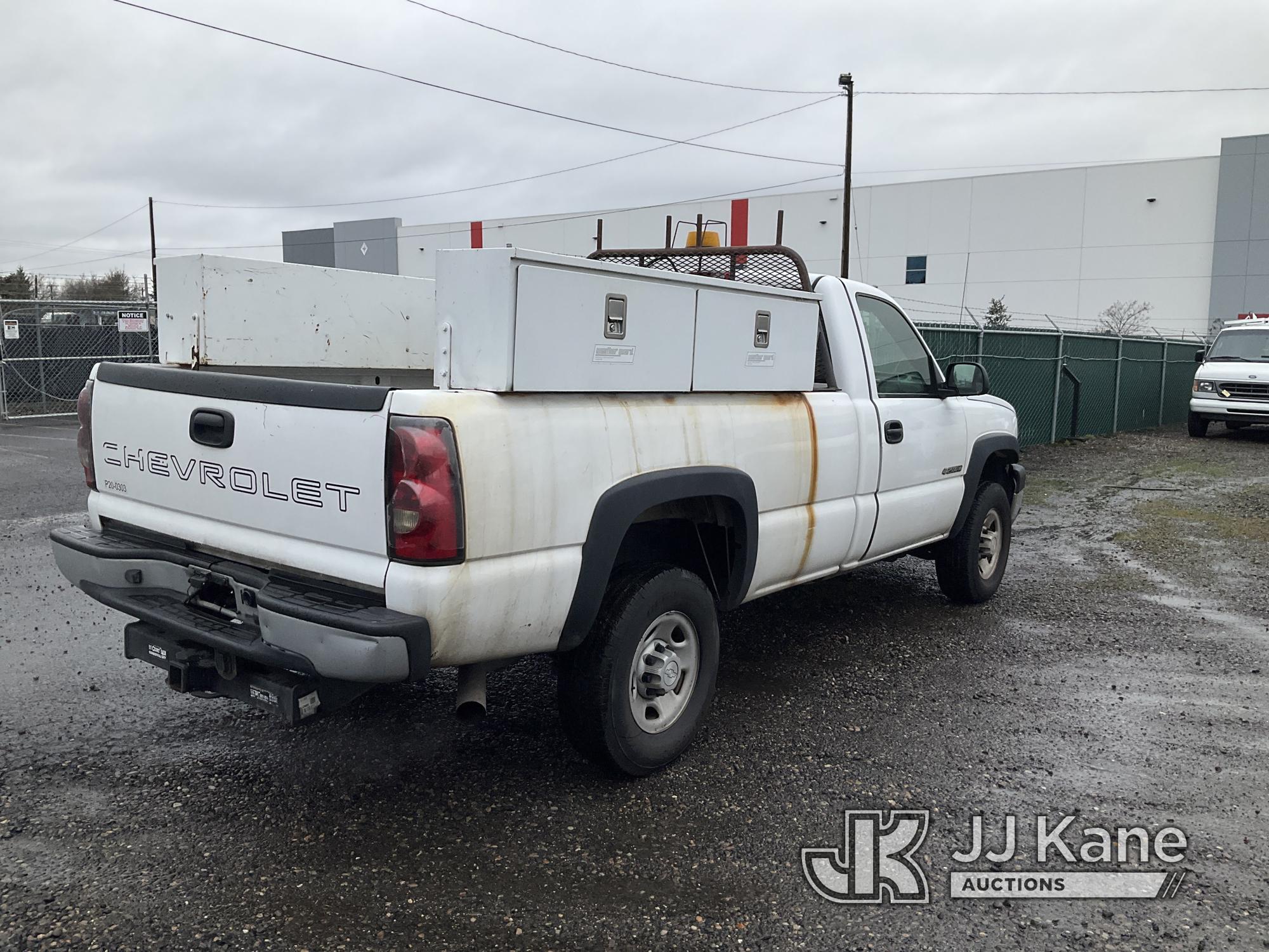 (Portland, OR) 2006 Chevrolet Silverado 2500HD Pickup Truck Runs & Moves) (Paint Damage