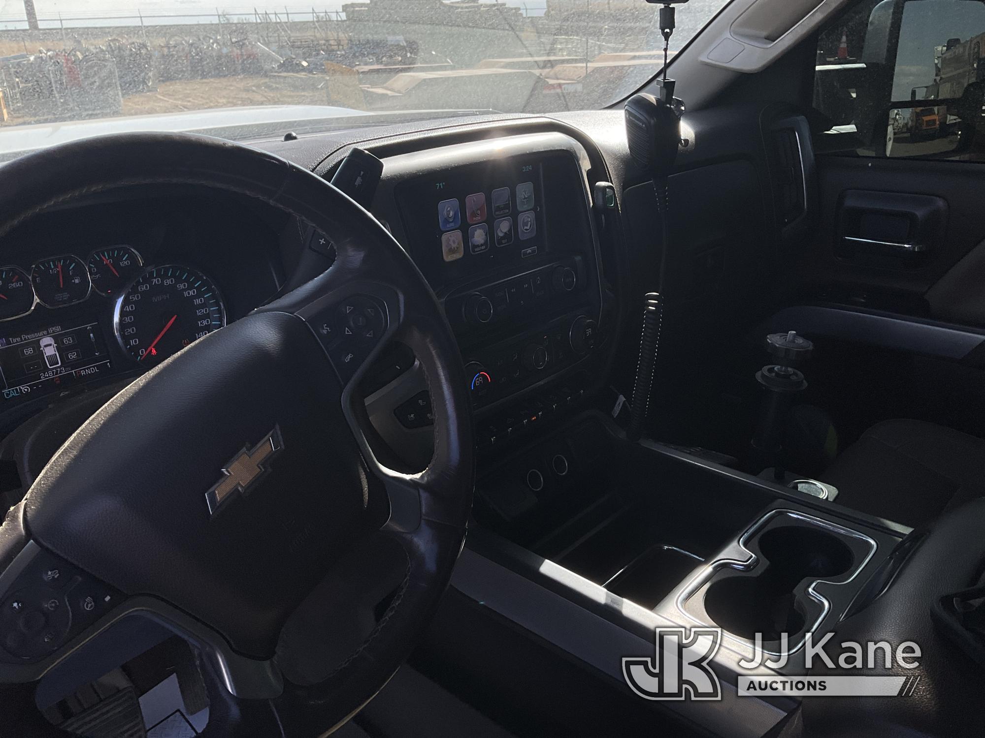 (Keenesburg, CO) 2017 Chevrolet Silverado 2500HD 4x4 Pickup Truck Runs & Moves