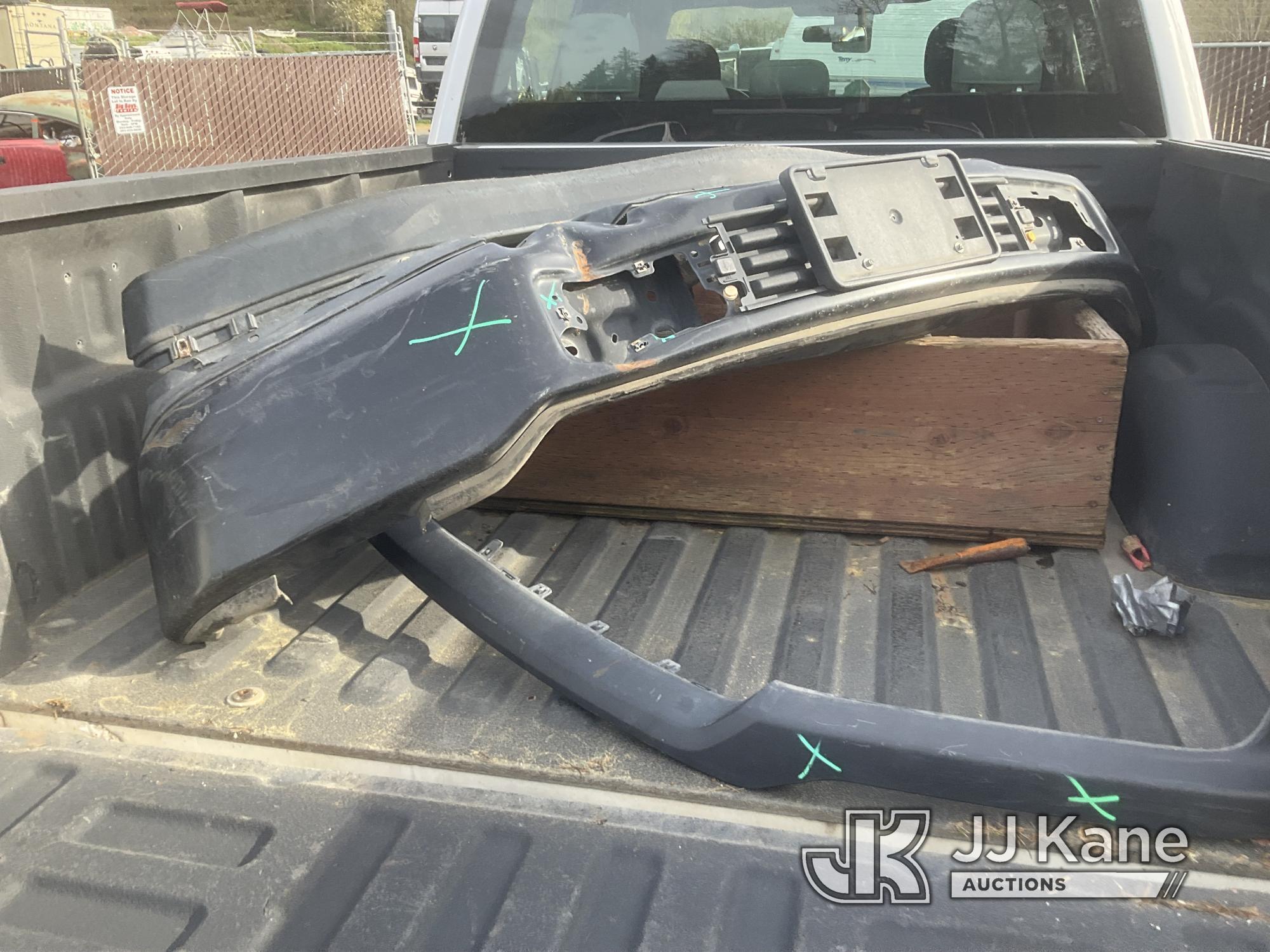 (Eatonville, WA) 2019 Ford F150 Crew-Cab Pickup Truck Runs & Moves) (Tires Are Good,  Severe Body Da