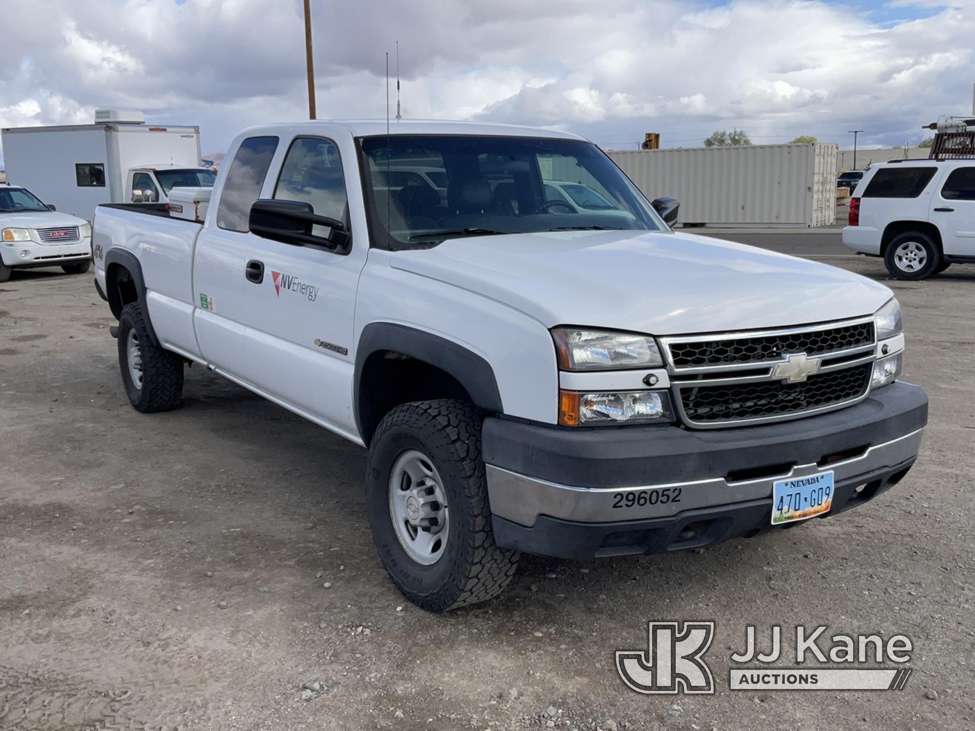 (Reno, NV) 2006 Chevrolet Silverado 2500HD 4x4 Extended-Cab Pickup Truck Runs & Moves