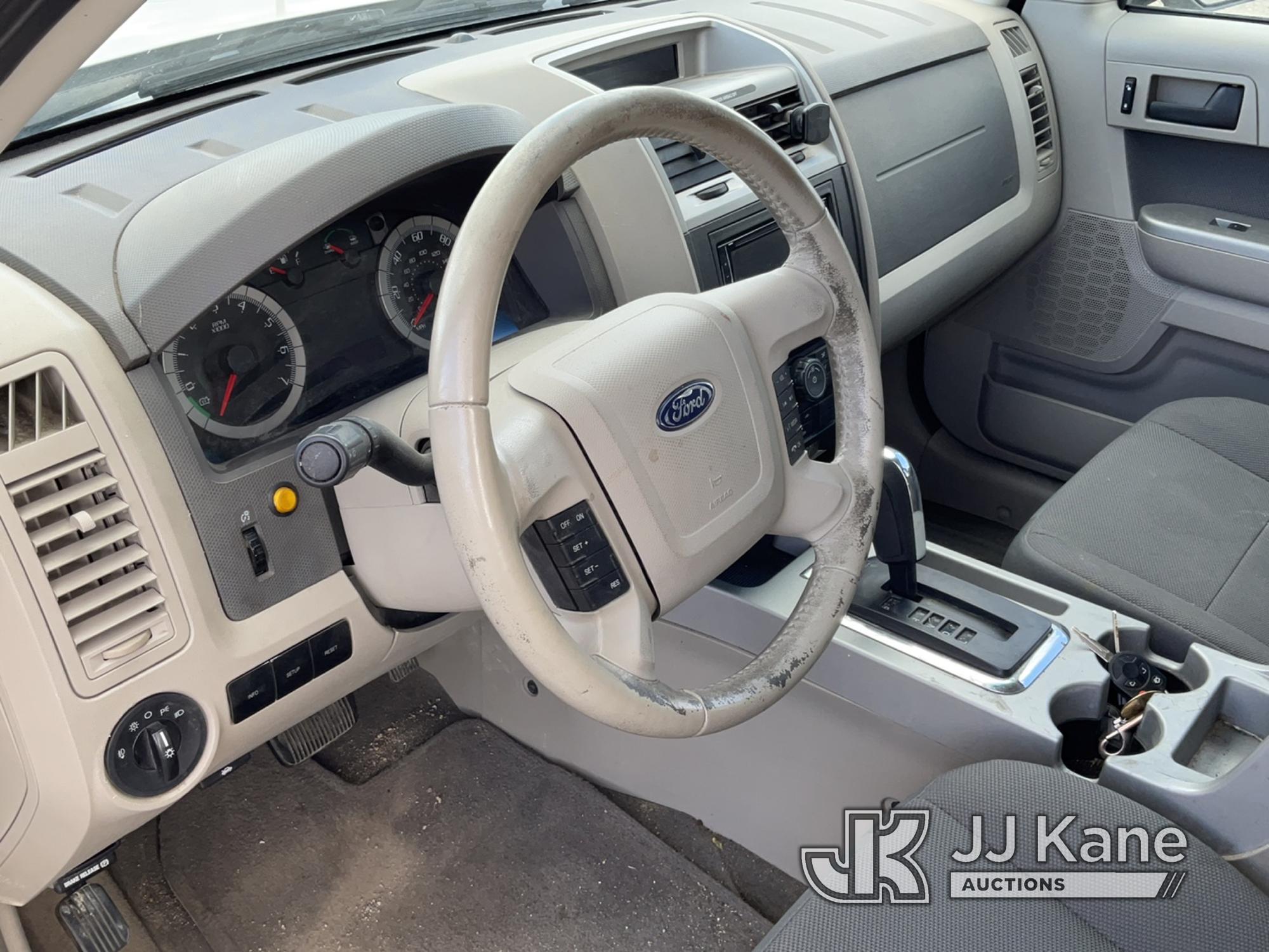 (Reno, NV) 2009 Ford Escape Hybrid 4x4 4-Door Hybrid Sport Utility Vehicle Runs & Moves) (Passenger