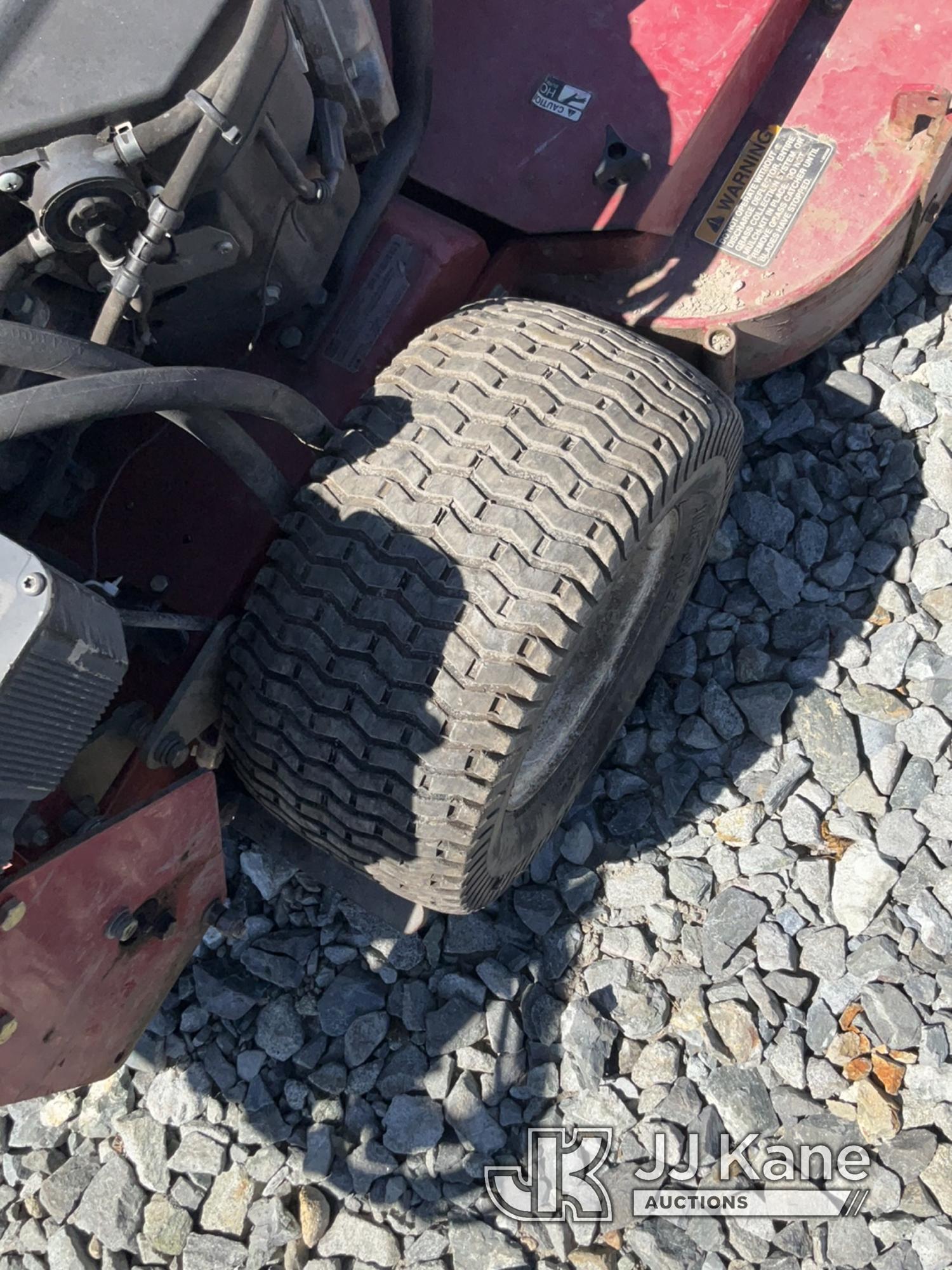 (Tacoma, WA) 2012 Exmark Lawn Mower Runs & Moves) Tires Are Fair, Everything Works