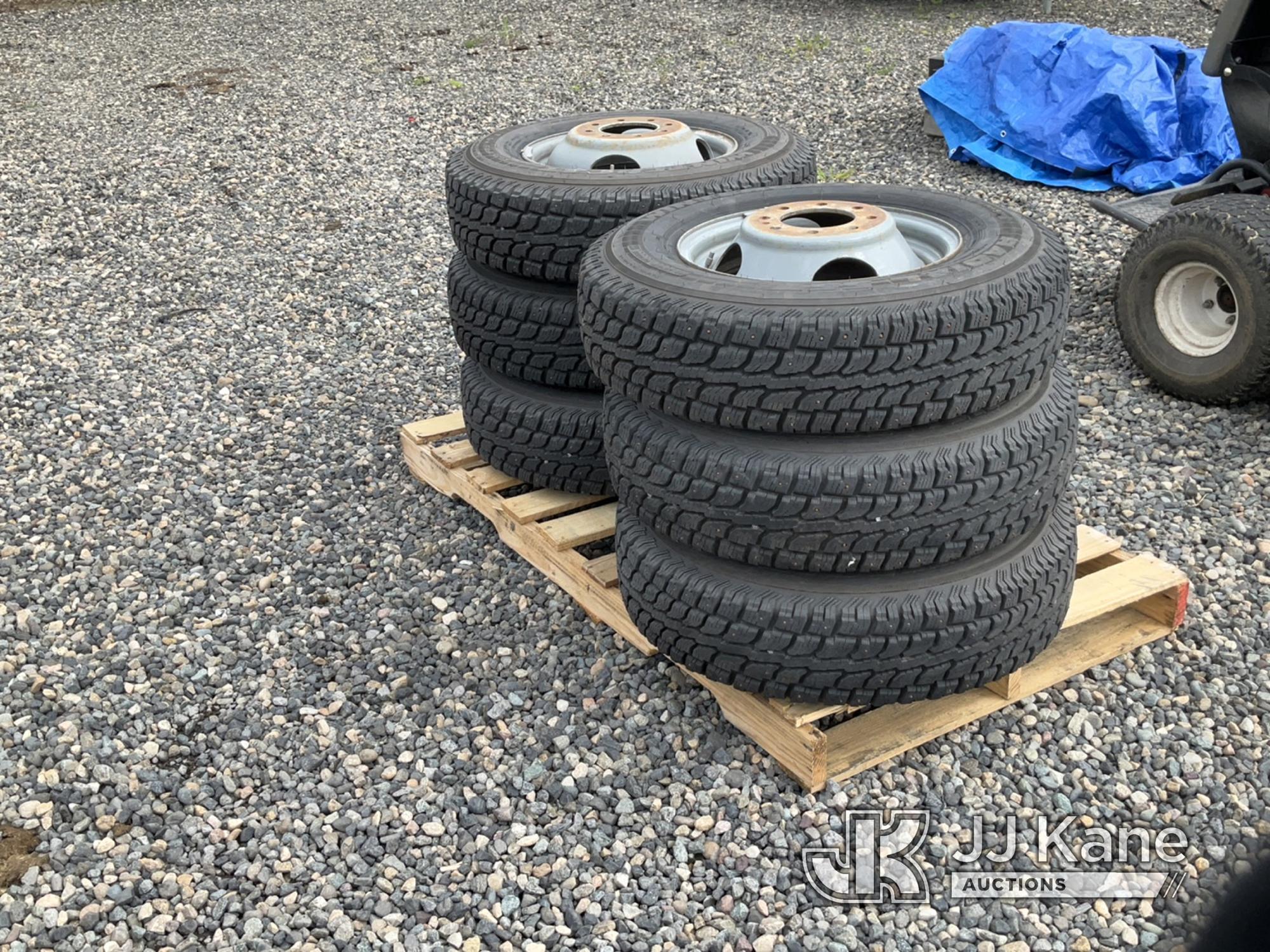 (Portland, OR) Winter Cat LT215/85R15 Snow Tires NOTE: This unit is being sold AS IS/WHERE IS via Ti