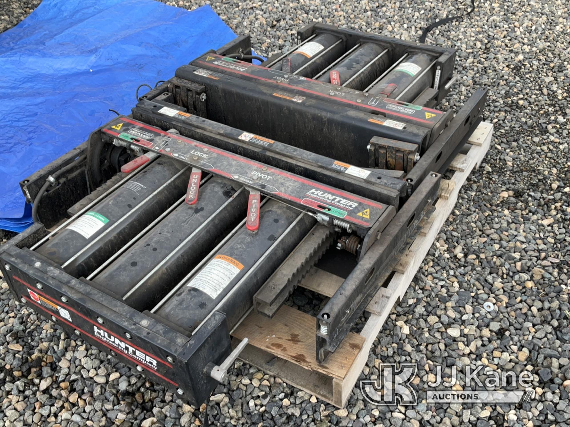 (Portland, OR) Hunter 9000 LB Max Lift NOTE: This unit is being sold AS IS/WHERE IS via Timed Auctio