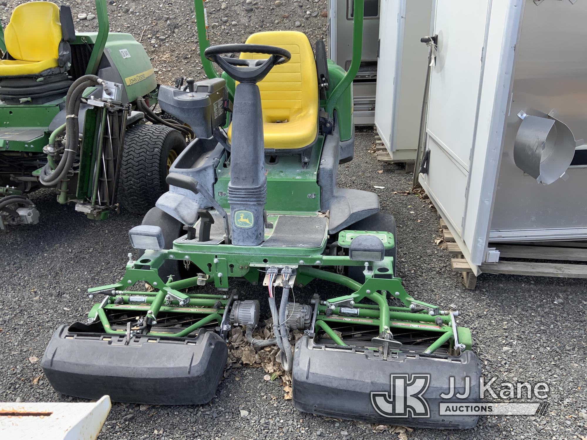 (Ephrata, WA) John Deere 2500E Lawn Mower condition unknown