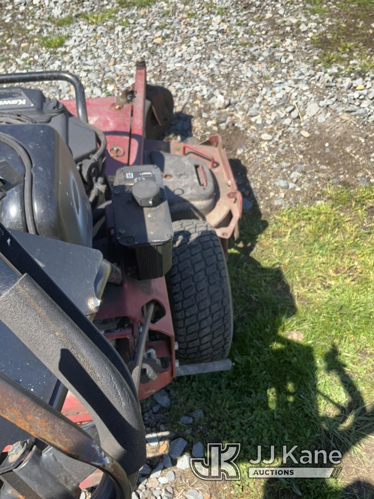 (Tacoma, WA) 2015 Exmark Turf Tracer Lawn Mower Runs & Moves)  (Tires Are Fair, Everything Works