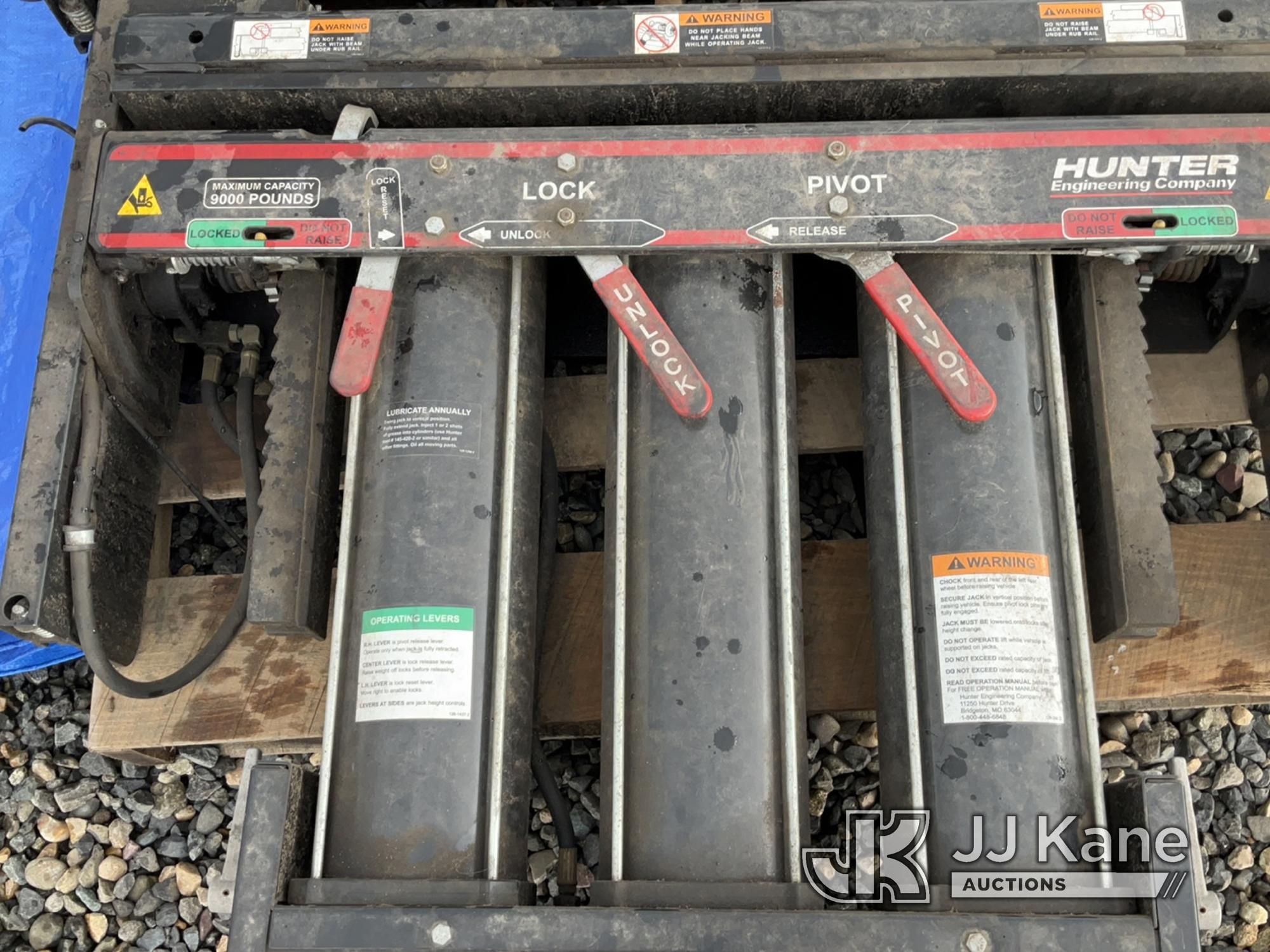 (Portland, OR) Hunter 9000 LB Max Lift NOTE: This unit is being sold AS IS/WHERE IS via Timed Auctio