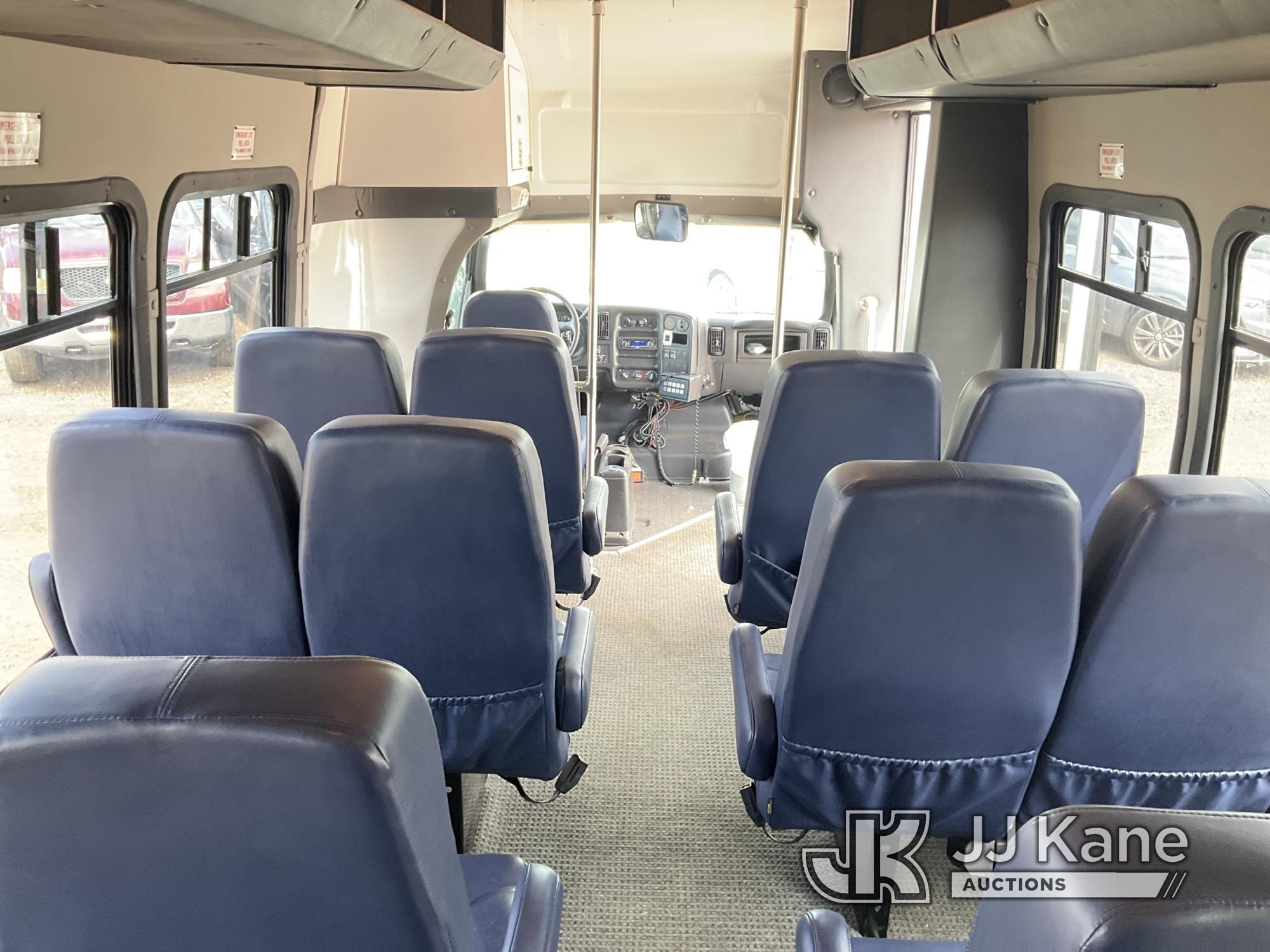 (Castle Rock, CO) 2007 Chevrolet CV4042 Passenger Bus Runs & Moves) (Door open/close functions,