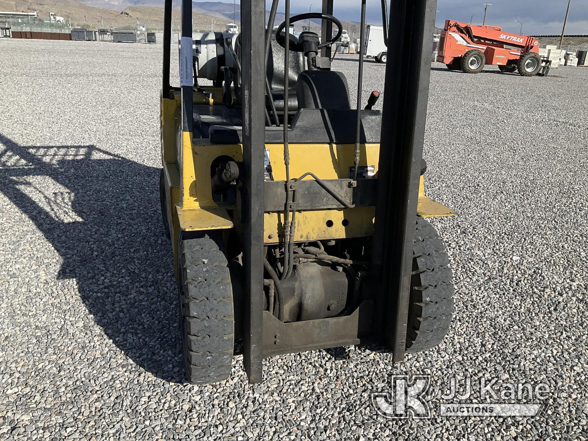 (Las Vegas, NV) 1995 Caterpillar GP25 Rubber Tired Forklift, 5000 Lb. Runs & Moves