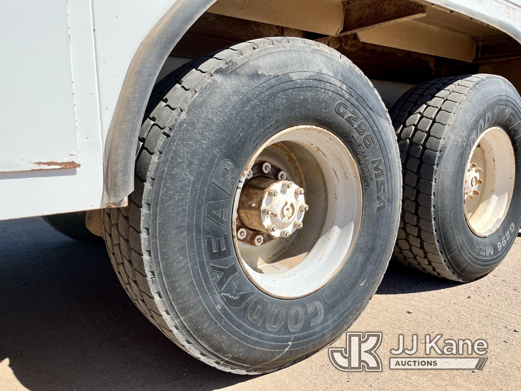 (Wellton, AZ) Telelect T5000, Material Handling Elevator Bucket Truck rear mounted on 1989 Oshkosh F