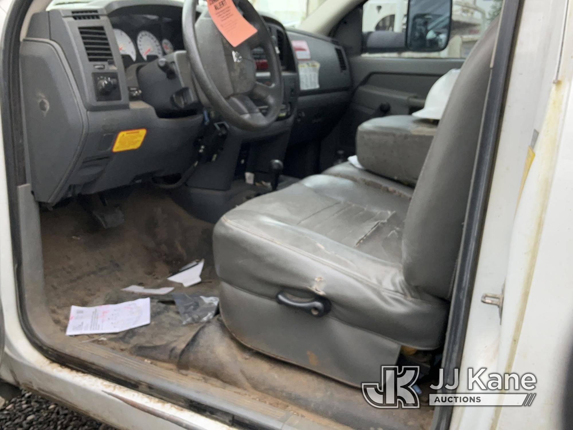 (Portland, OR) ETI ETC37-IH, Articulating & Telescopic Bucket mounted behind cab on 2010 Dodge RAM 5