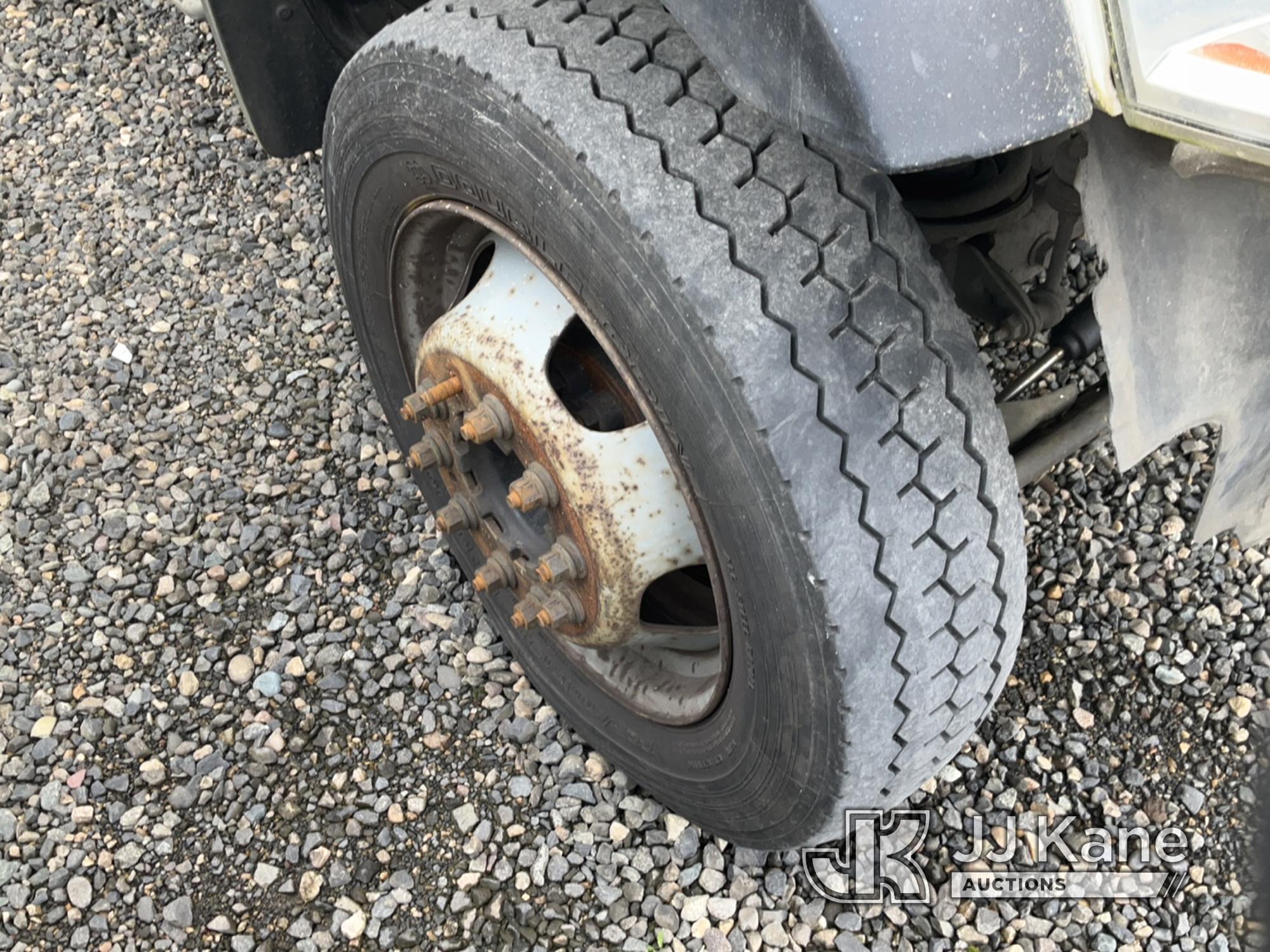 (Portland, OR) ETI ETC37-IH, Articulating & Telescopic Bucket mounted behind cab on 2010 Dodge RAM 5