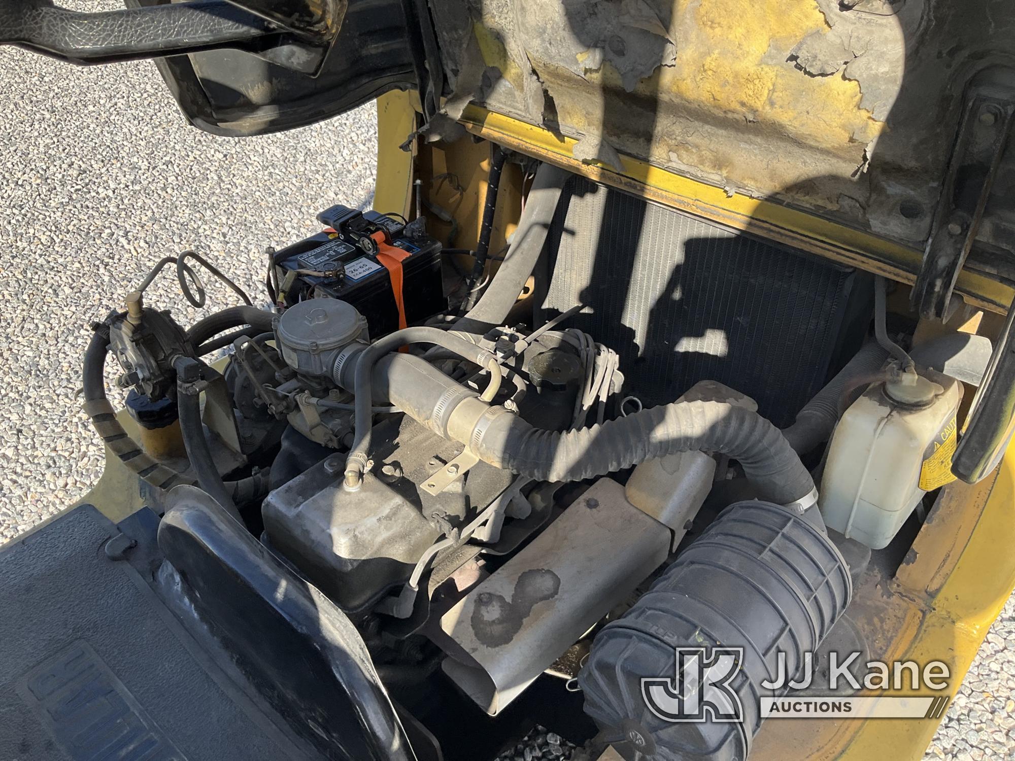 (Las Vegas, NV) 1995 Caterpillar GP25 Rubber Tired Forklift, 5000 Lb. Runs & Moves