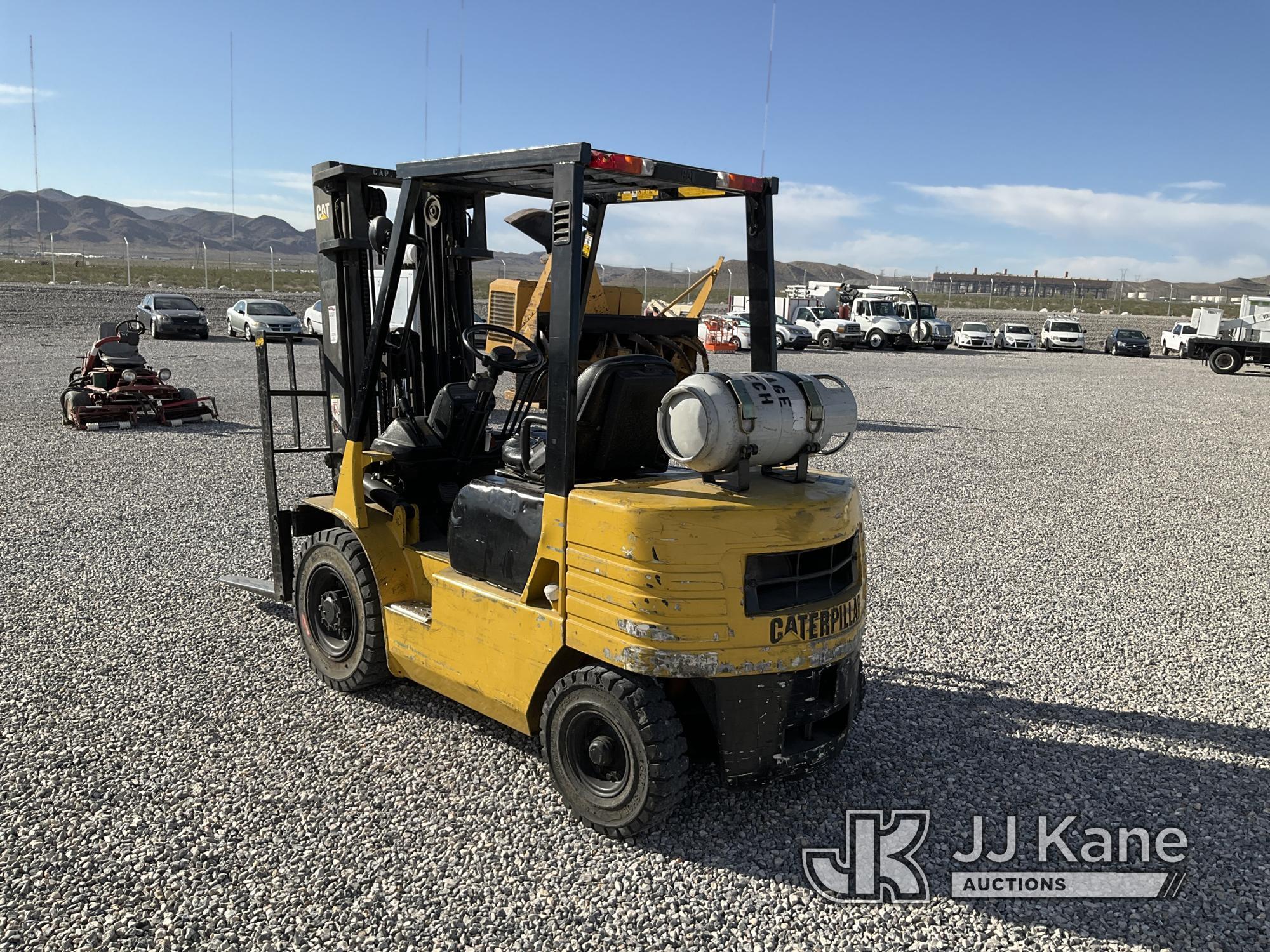 (Las Vegas, NV) 1995 Caterpillar GP25 Rubber Tired Forklift, 5000 Lb. Runs & Moves