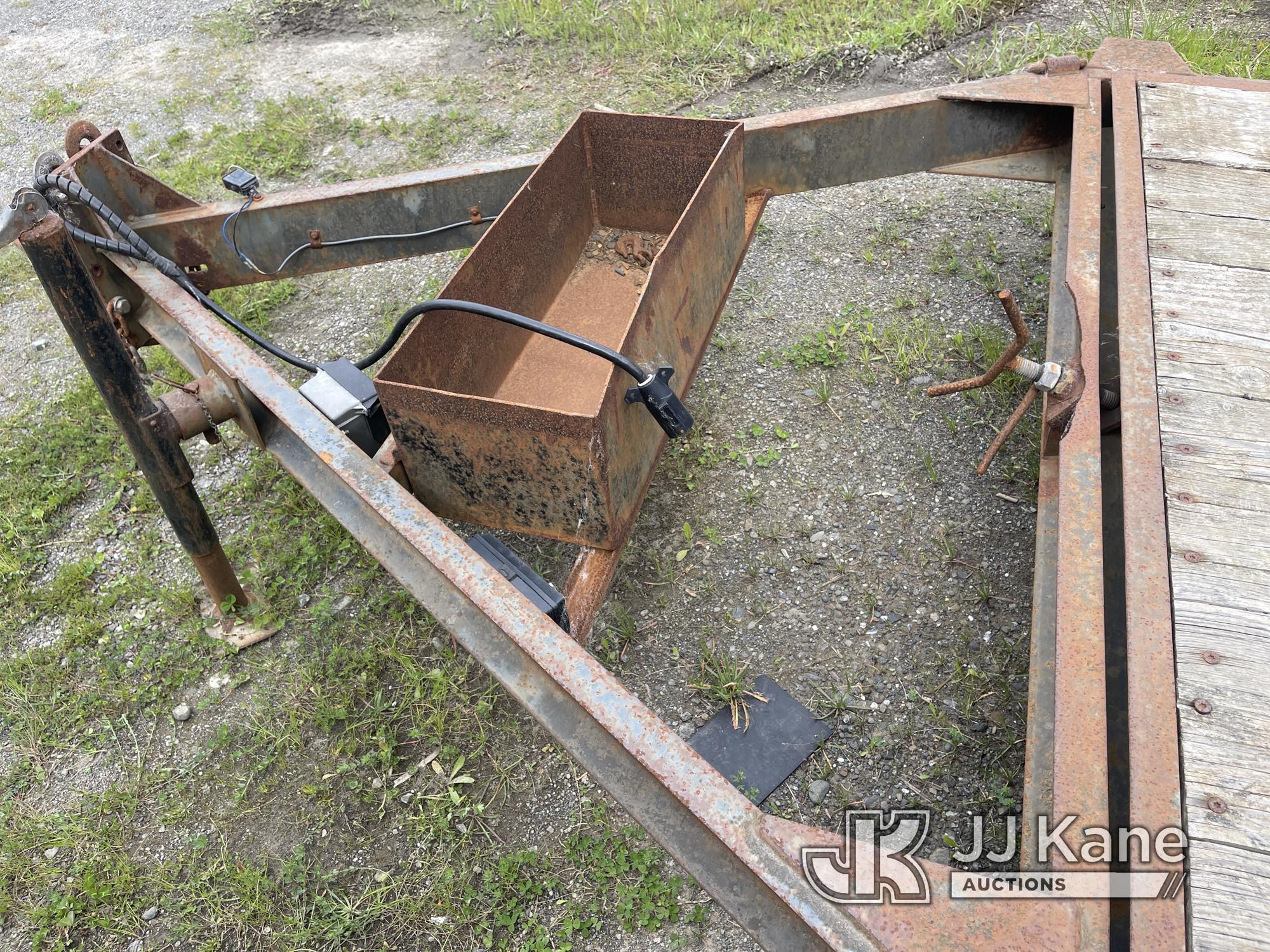 (Eureka, CA) 1996 Zieman 1150 Tilt-top Tagalong Equipment Trailer No vin plate