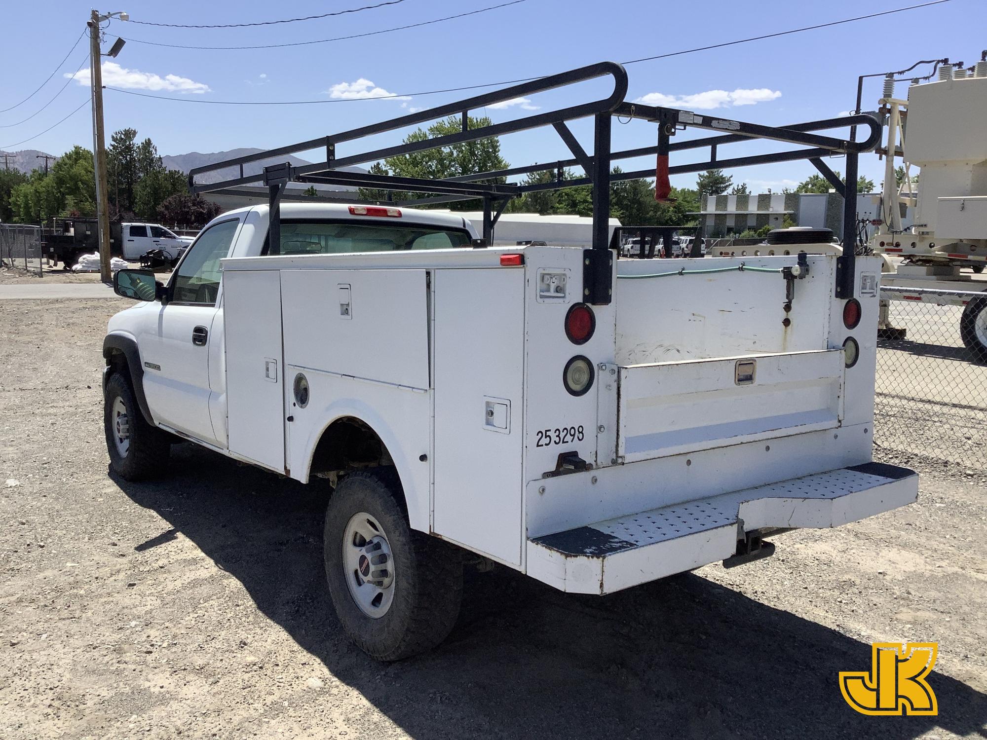 (Reno, NV) 2005 GMC Silverado 3500 4x4 Service Truck Runs & Moves