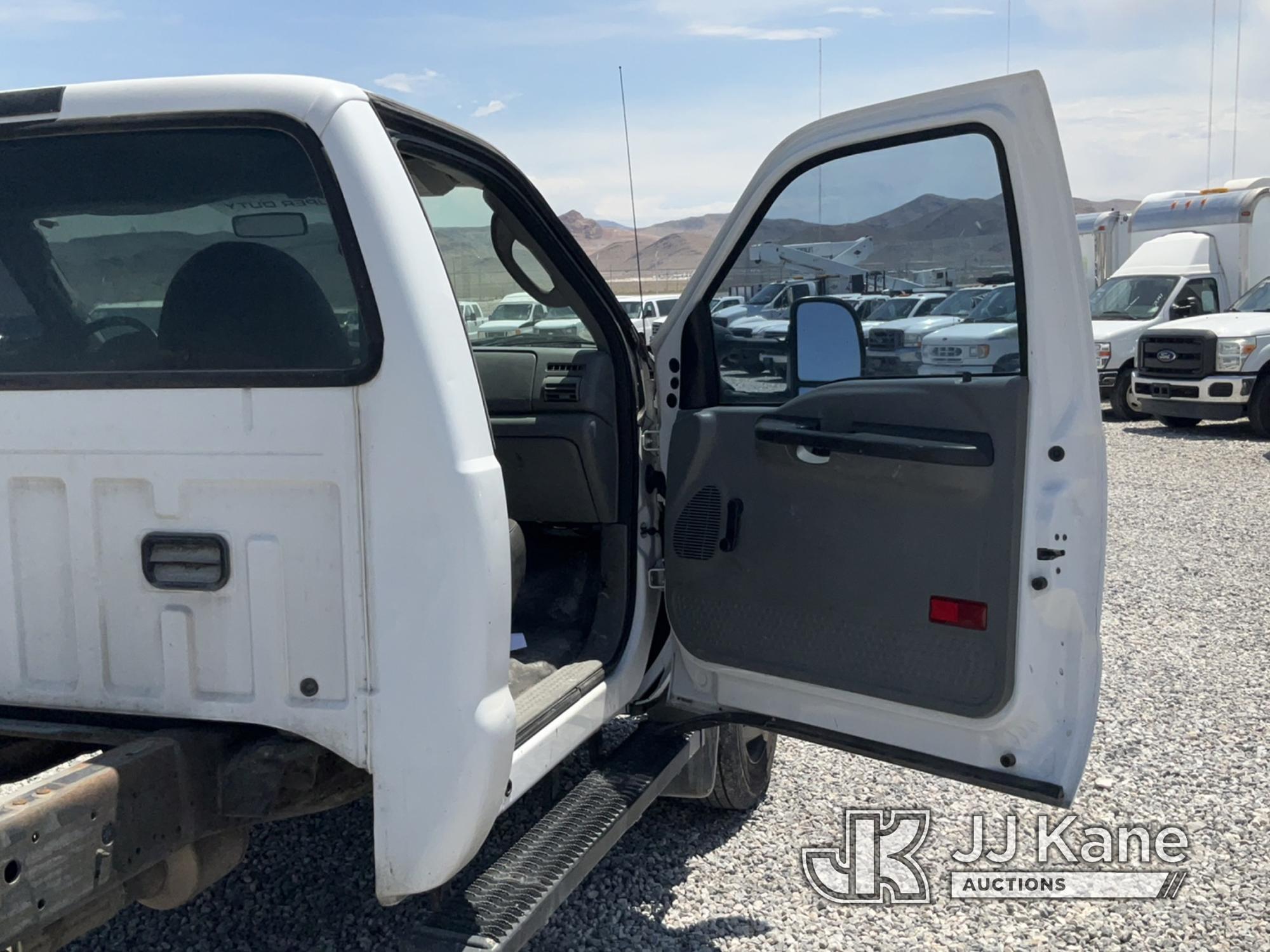 (Las Vegas, NV) 2006 Ford F450 Cab & Chassis Runs & Moves) (Check Engine Light On