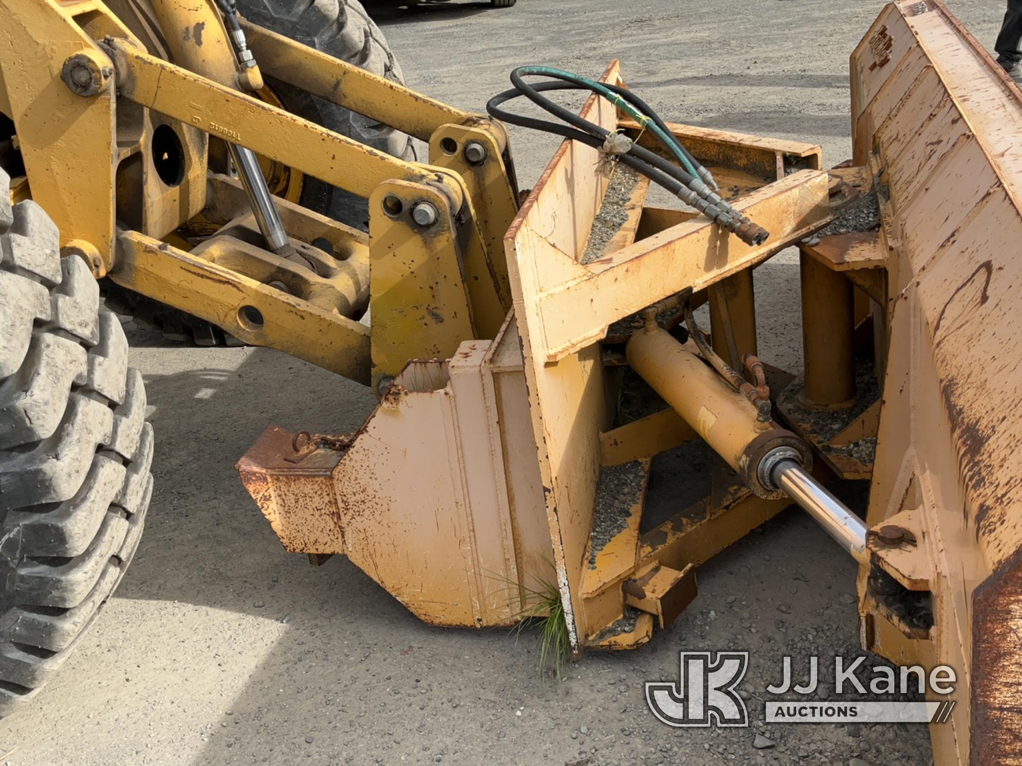 (Eureka, CA) 1995 John Deere 772 BH Motor Grader Runs & Operates.