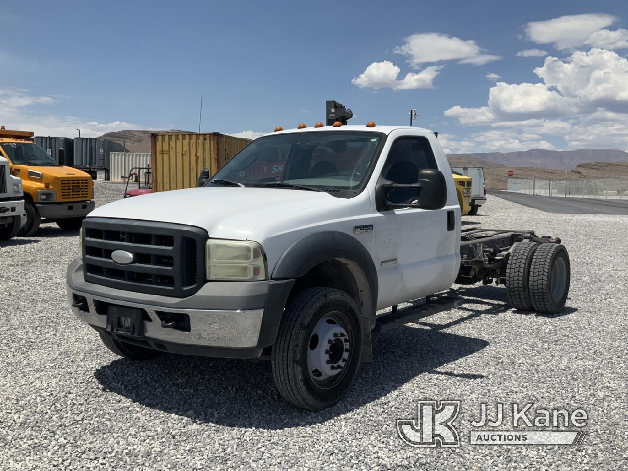 (Las Vegas, NV) 2006 Ford F450 Cab & Chassis Runs & Moves) (Check Engine Light On