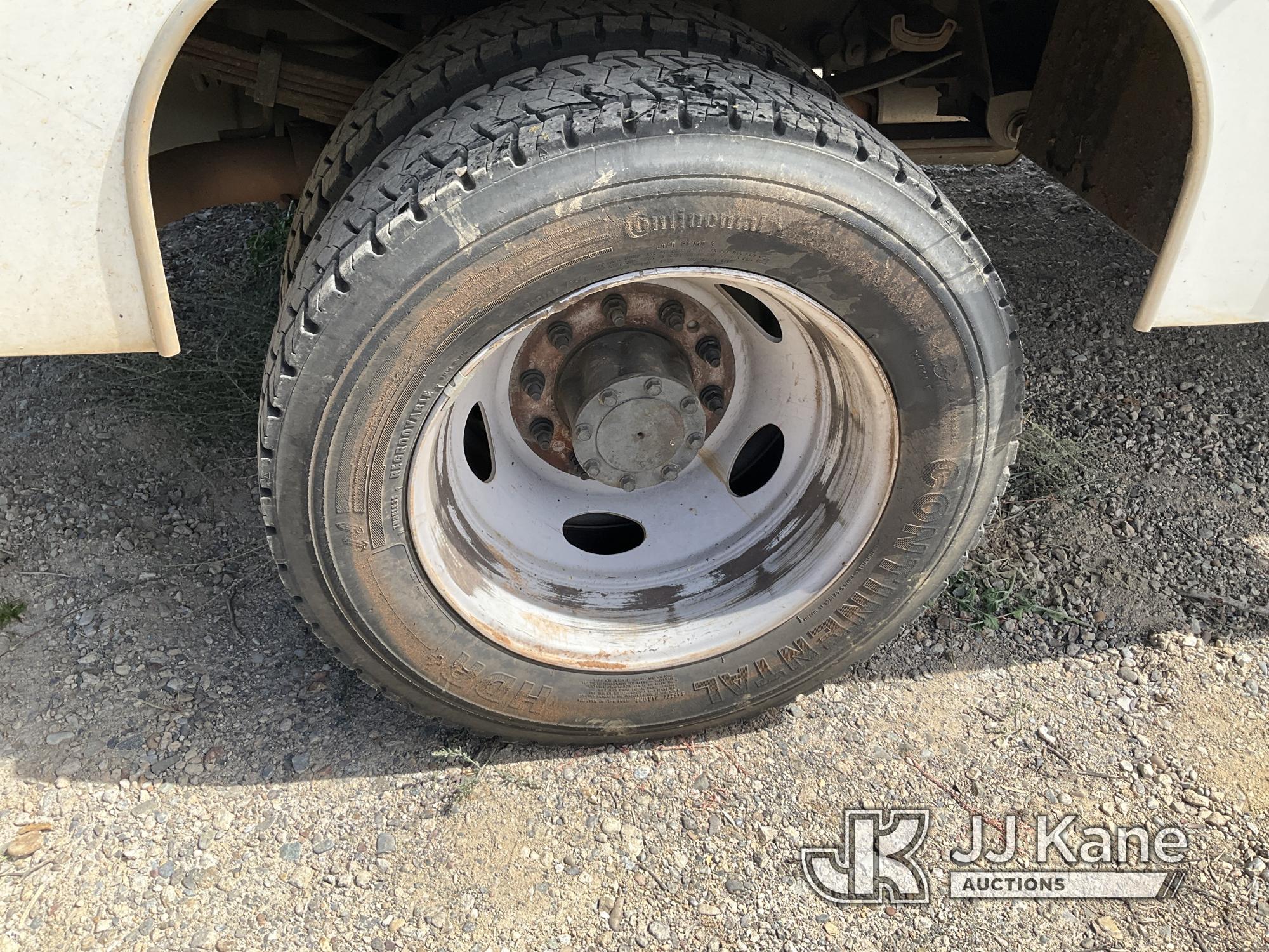 (Anderson, CA) 2009 Ford F450 4x4 Service Truck Runs & Moves.