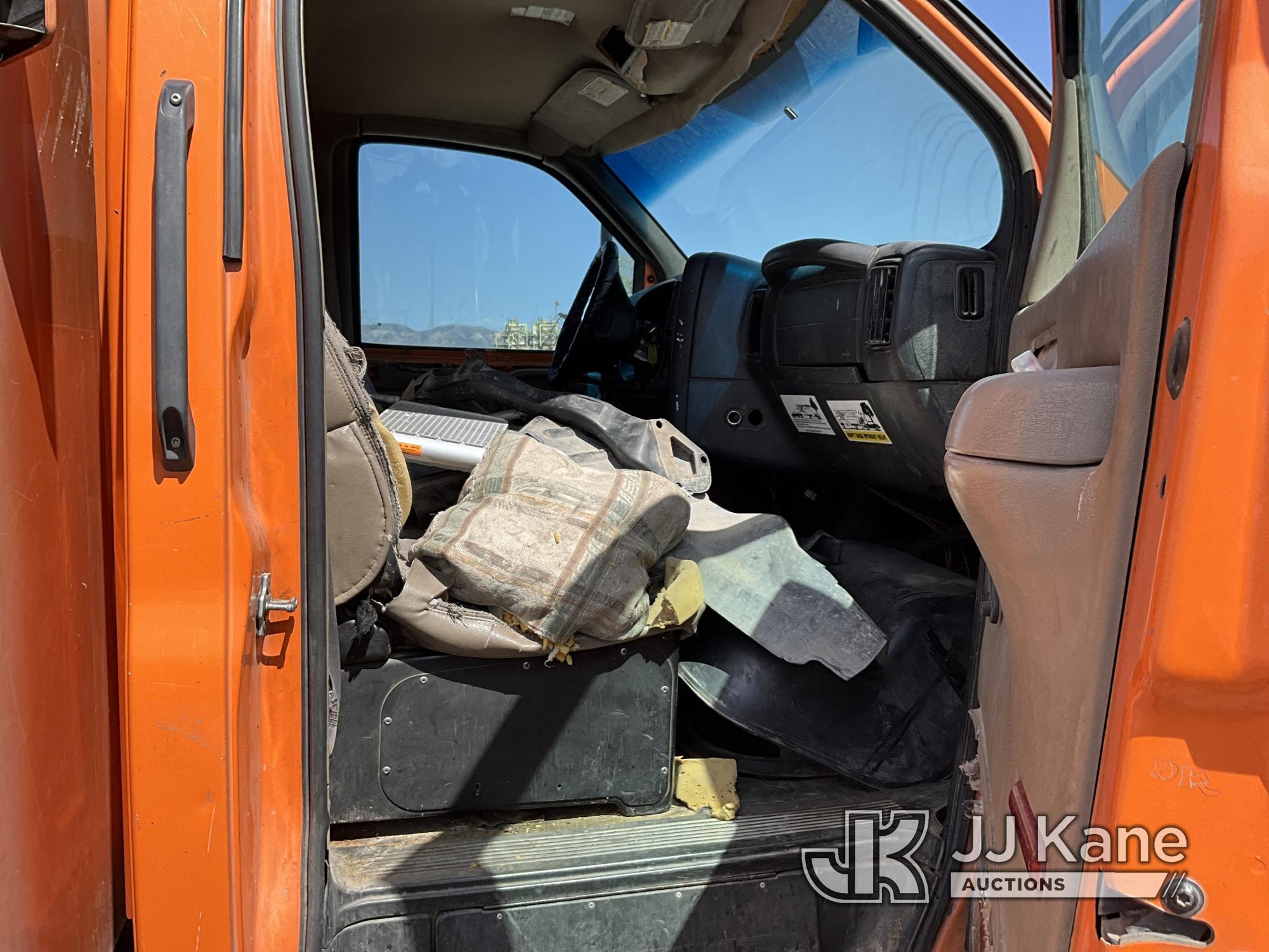 (Albuquerque, NM) 2005 GMC C6500 Chipper Dump Truck Not Running, Condition Unknown, Parts Missing) (