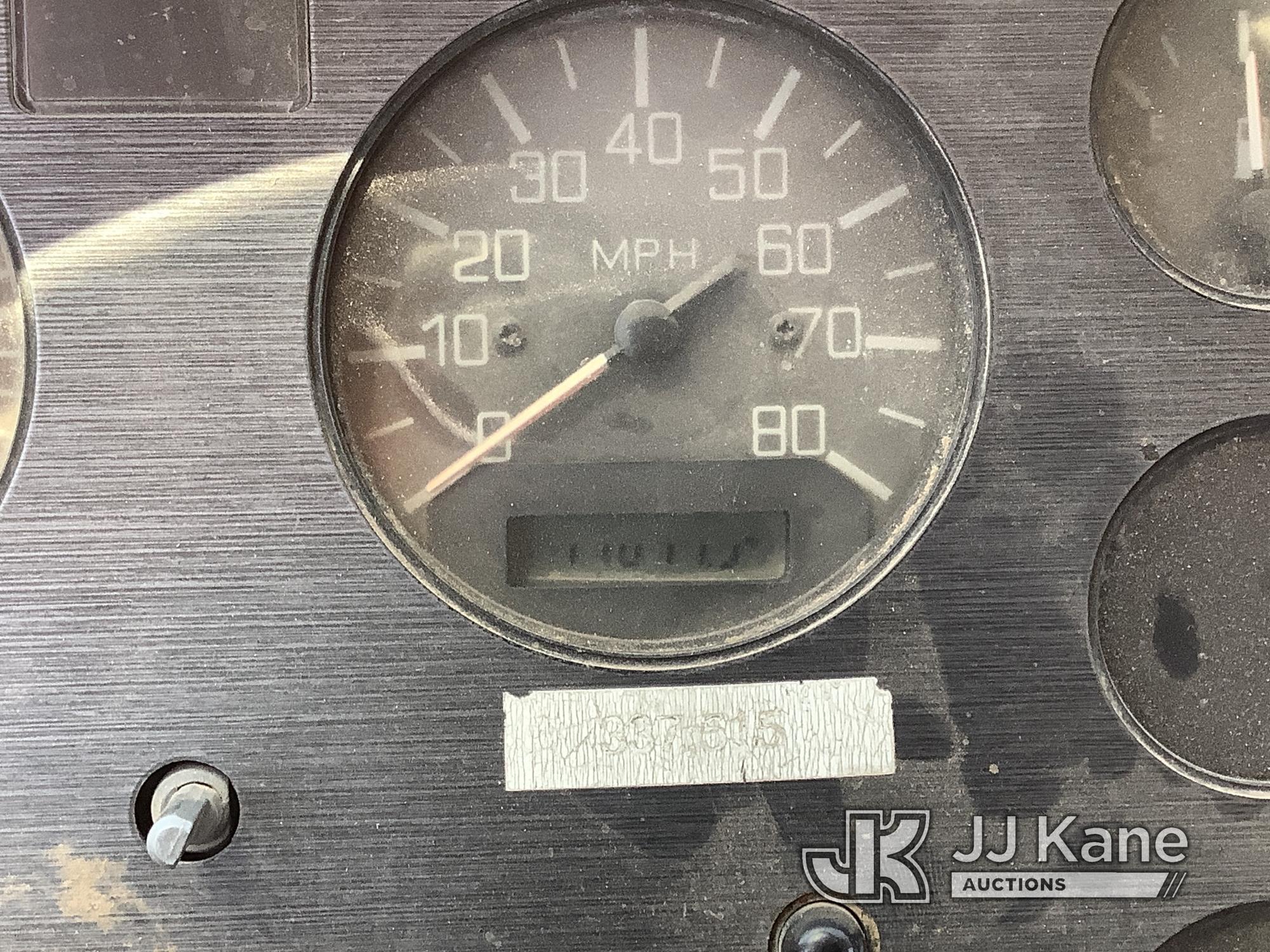 (Phoenix, AZ) 1990 WhiteGMC WG T/A Dump Truck Runs & Moves, Dump Operates) (Odometer display is brok