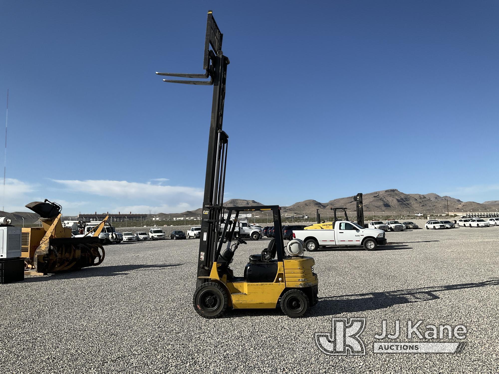 (Las Vegas, NV) 1995 Caterpillar GP25 Rubber Tired Forklift, 5000 Lb. Runs & Moves