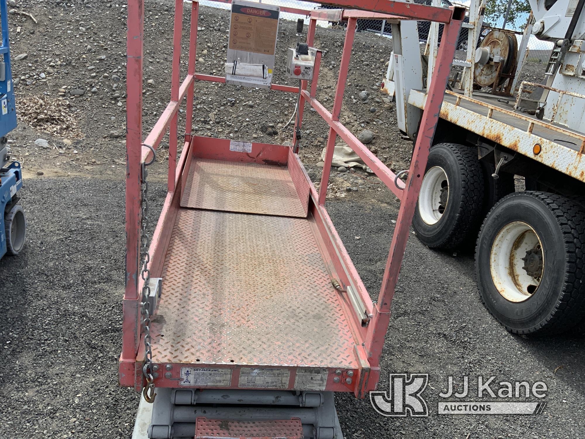 (Ephrata, WA) Sky Jack SJ3220 Self-Propelled Scissor Lift Moves & Operates