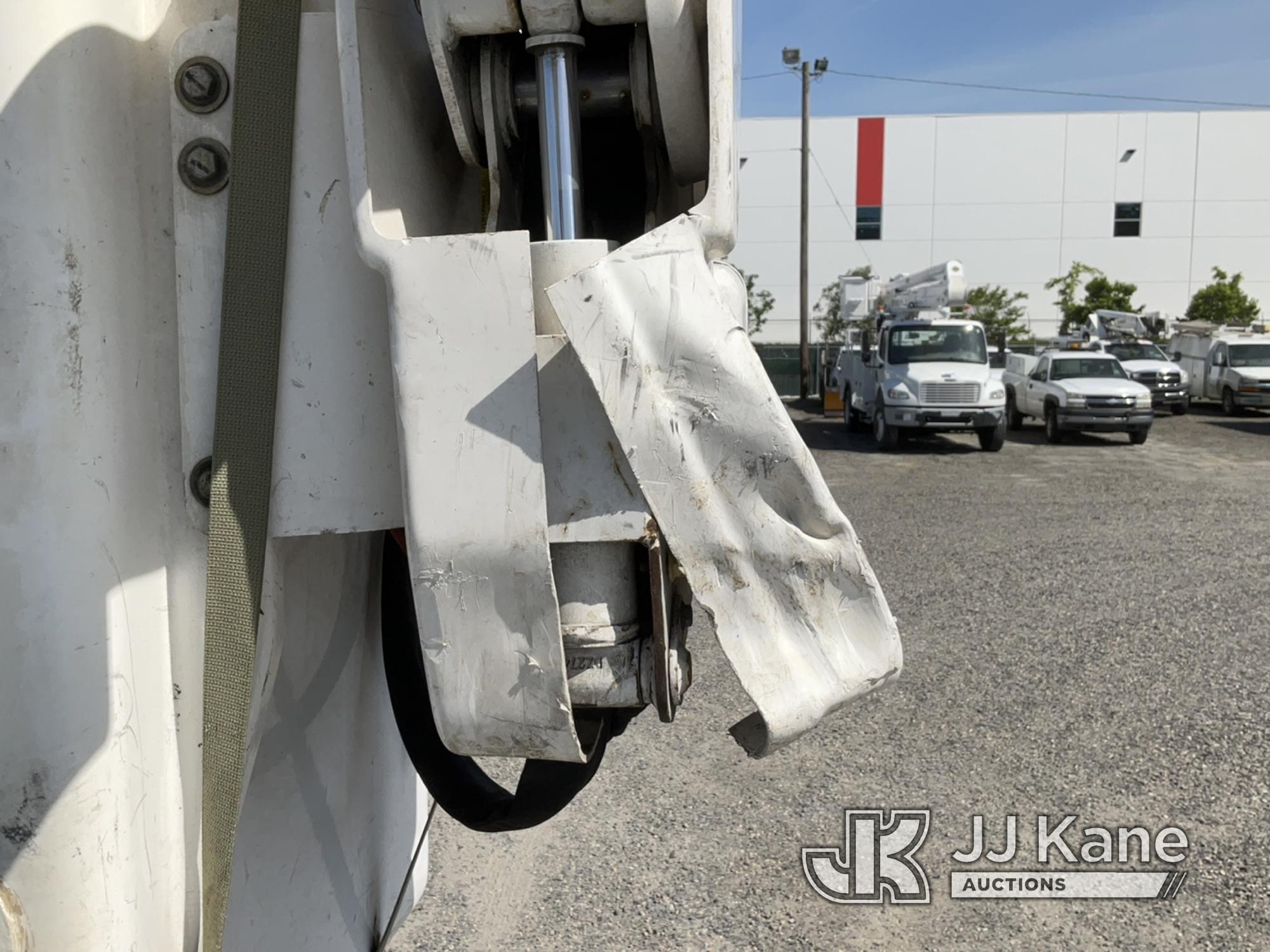 (Portland, OR) Altec AT40G, Articulating & Telescopic Bucket Truck mounted behind cab on 2016 Ford F