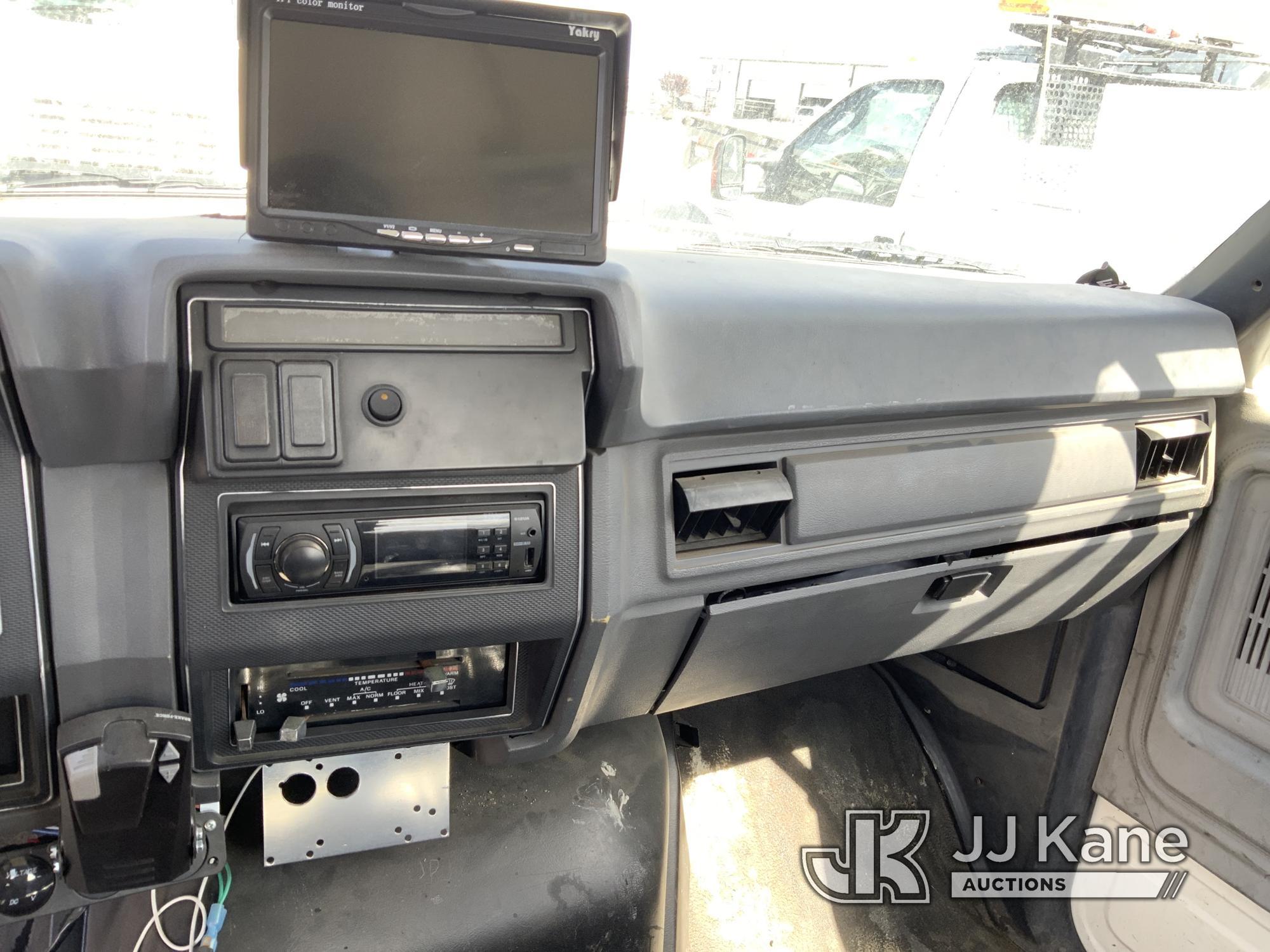 (Pasco, WA) 1991 Ford F600 Flatbed Truck Not Running, Condition Unknown