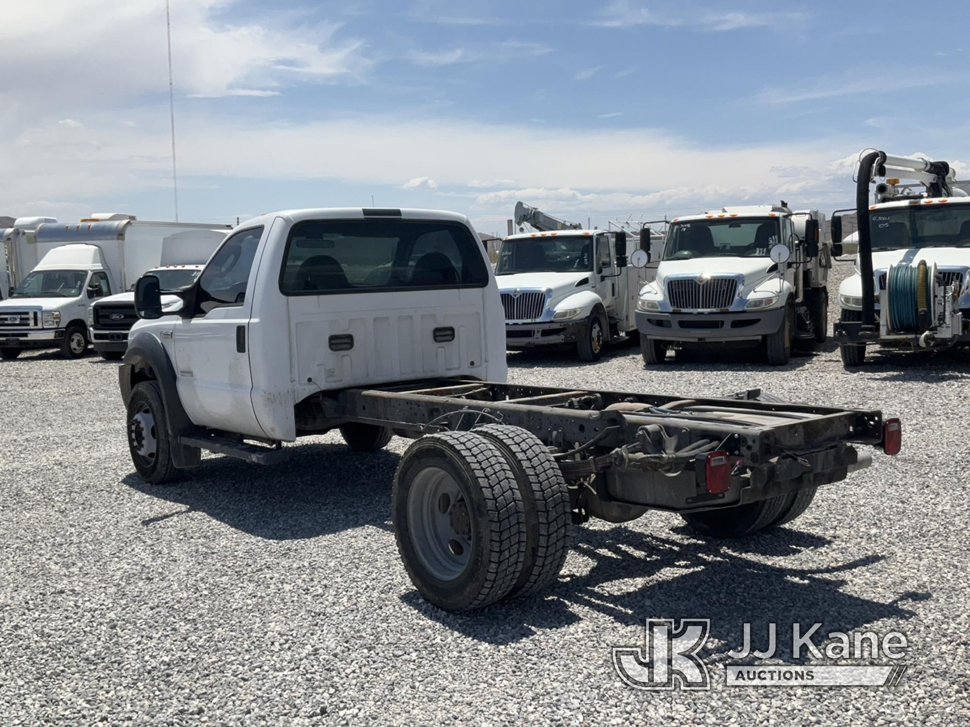 (Las Vegas, NV) 2006 Ford F450 Cab & Chassis Runs & Moves) (Check Engine Light On