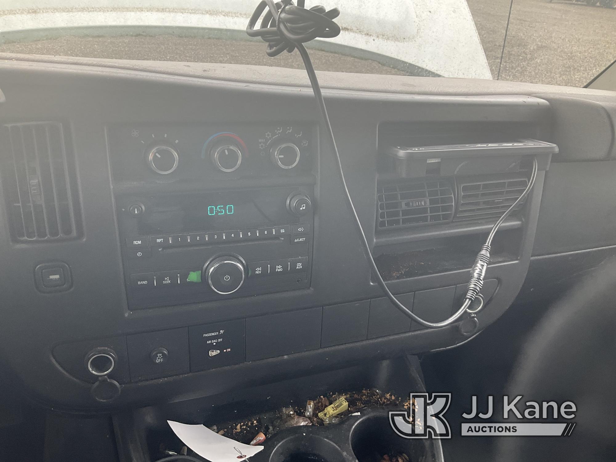 (Portland, OR) 2013 Chevrolet Express G3500 Enclosed Service Van Runs & Moves)(Jump to Start, Check