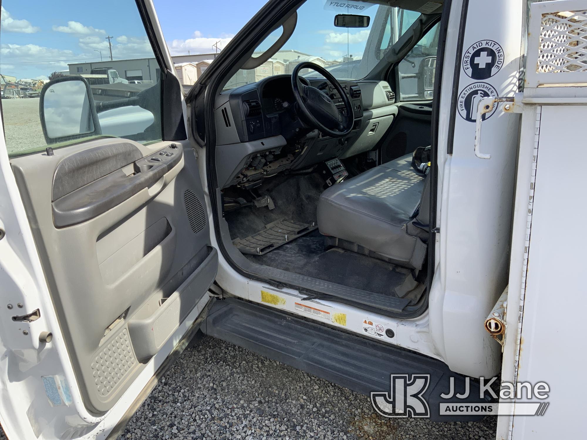 (Pasco, WA) 2006 Ford F550 Service Truck Not Running, Condition unknown