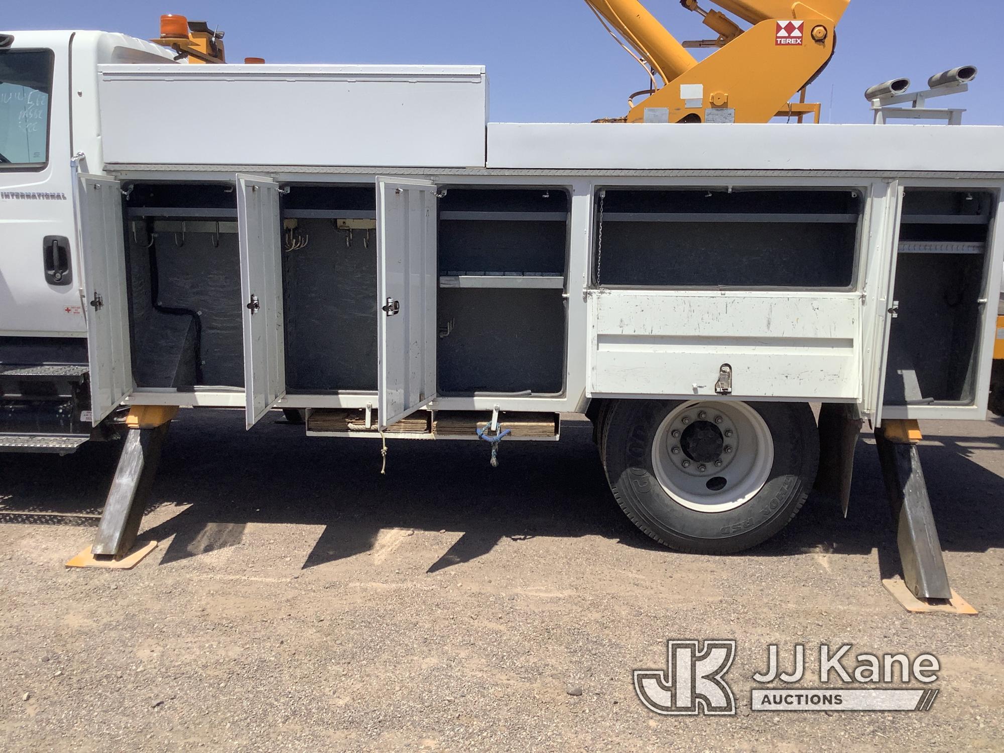 (Phoenix, AZ) Terex/Telelect HiRanger 5TC-55, Material Handling Bucket Truck rear mounted on 2005 In