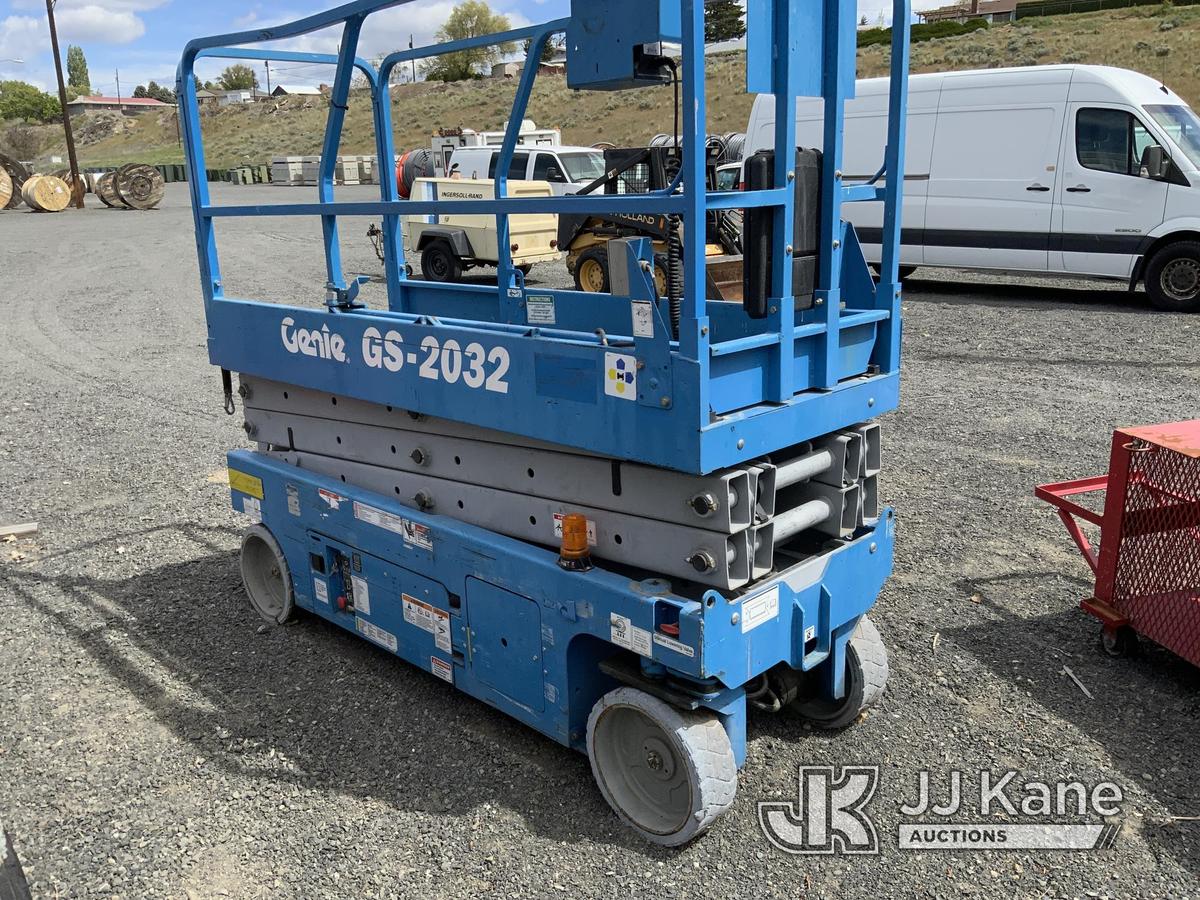 (Ephrata, WA) Genie GS-2032 Self-Propelled Scissor Lift Moves & Operates