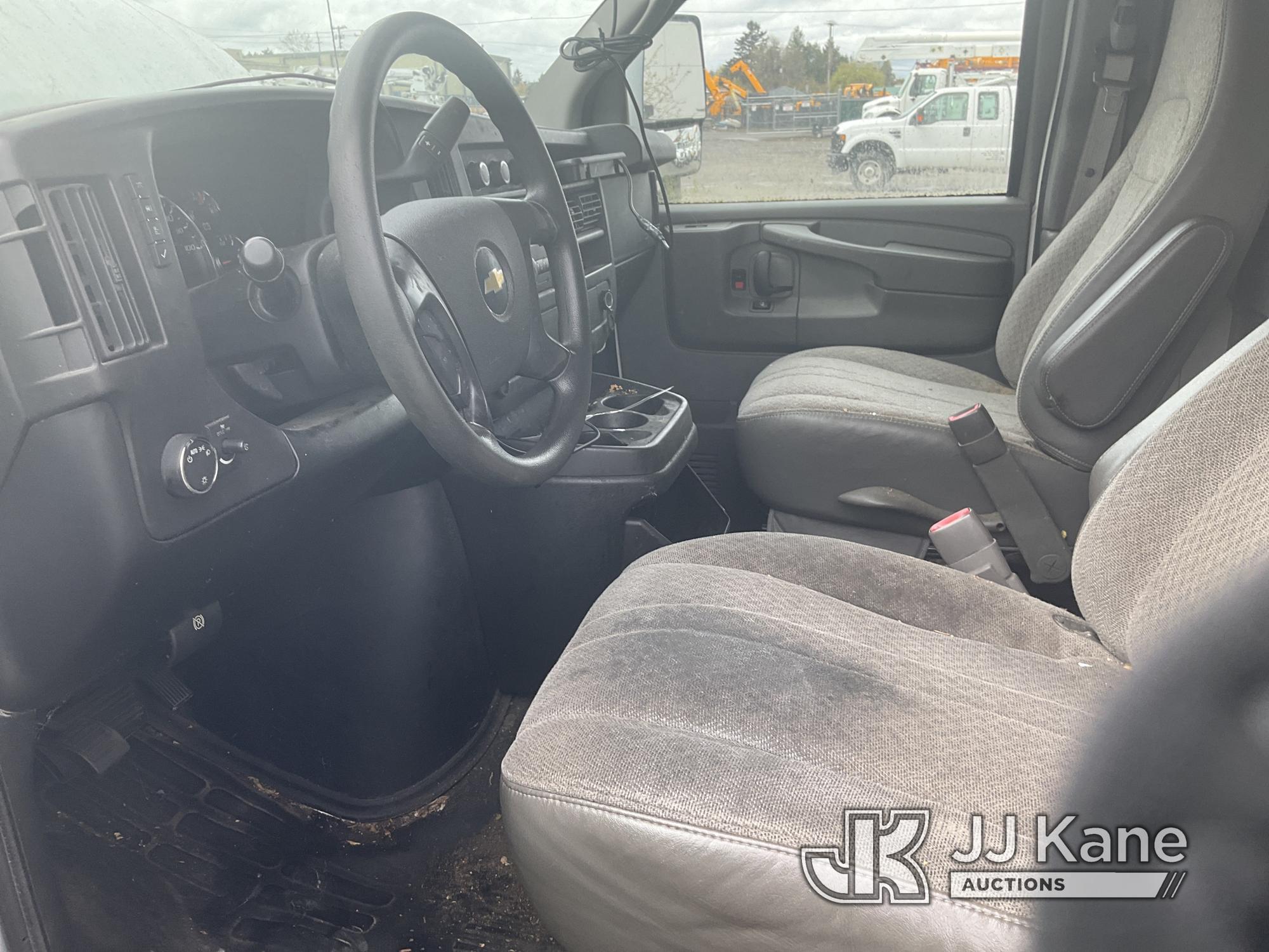 (Portland, OR) 2013 Chevrolet Express G3500 Enclosed Service Van Runs & Moves)(Jump to Start, Check