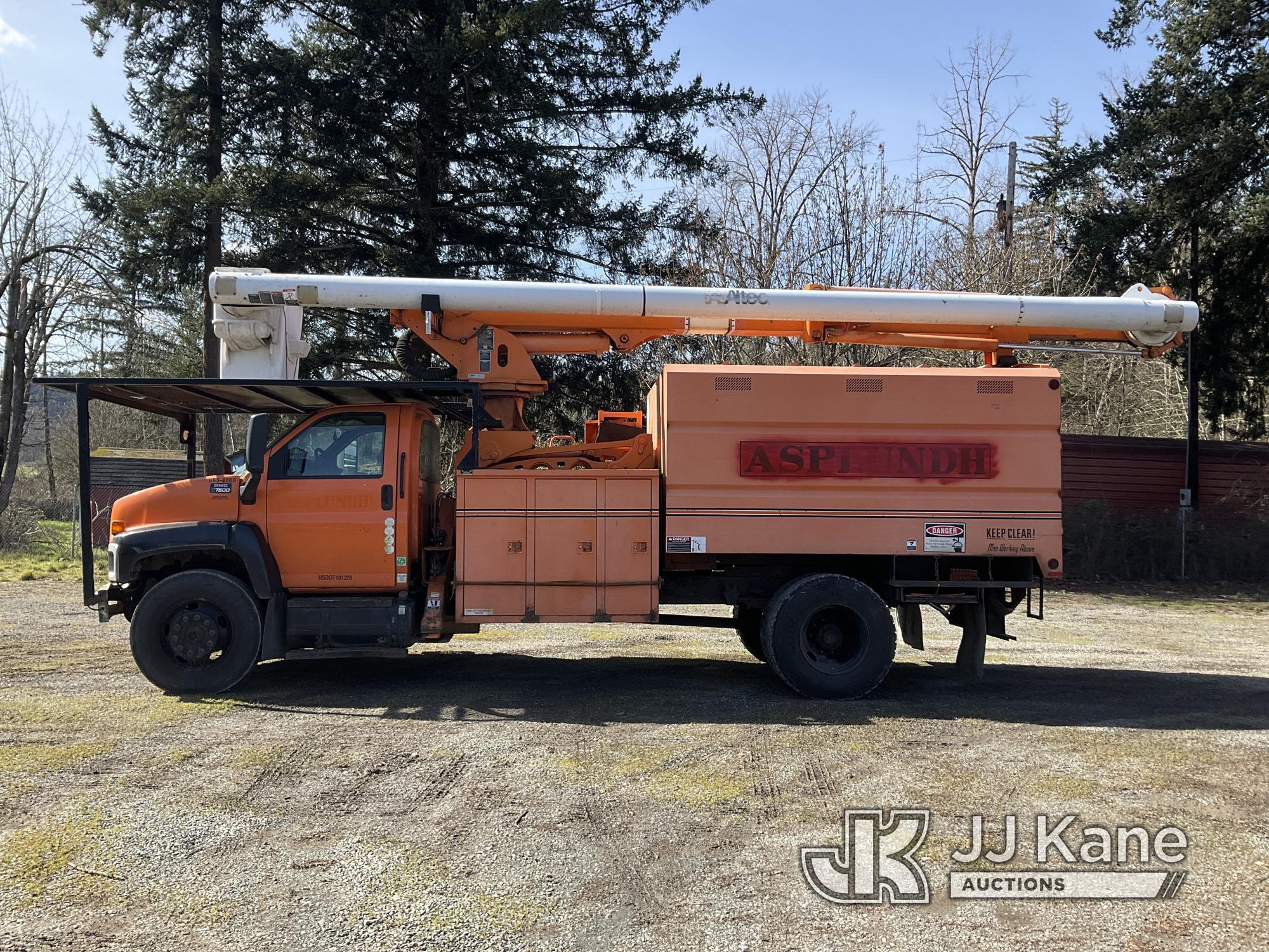 (Tacoma, WA) Altec LRV60/E70, Over-Center Elevator Bucket mounted behind cab on 2004 GMC C7500 Chipp