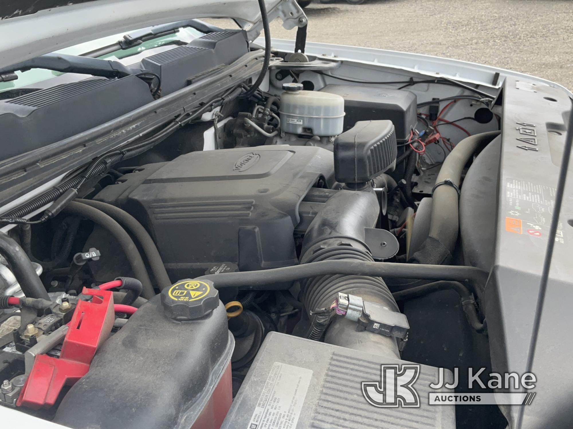 (Portland, OR) 2012 Chevrolet Silverado 2500HD 4x4 Extended-Cab Flatbed Truck Runs & Moves