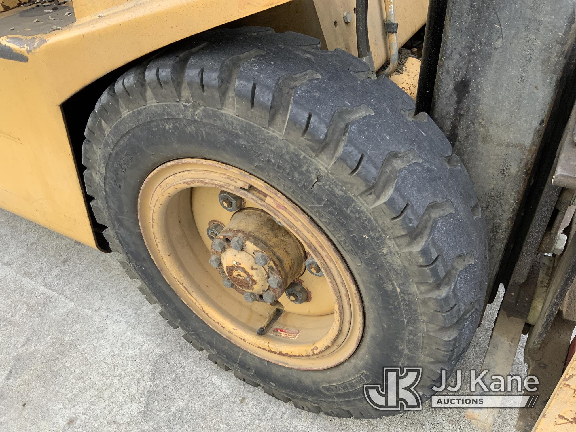 (Tillamook, OR) 1988 Hyster H60XL Pneumatic Tired Forklift Runs, Moves & Operates