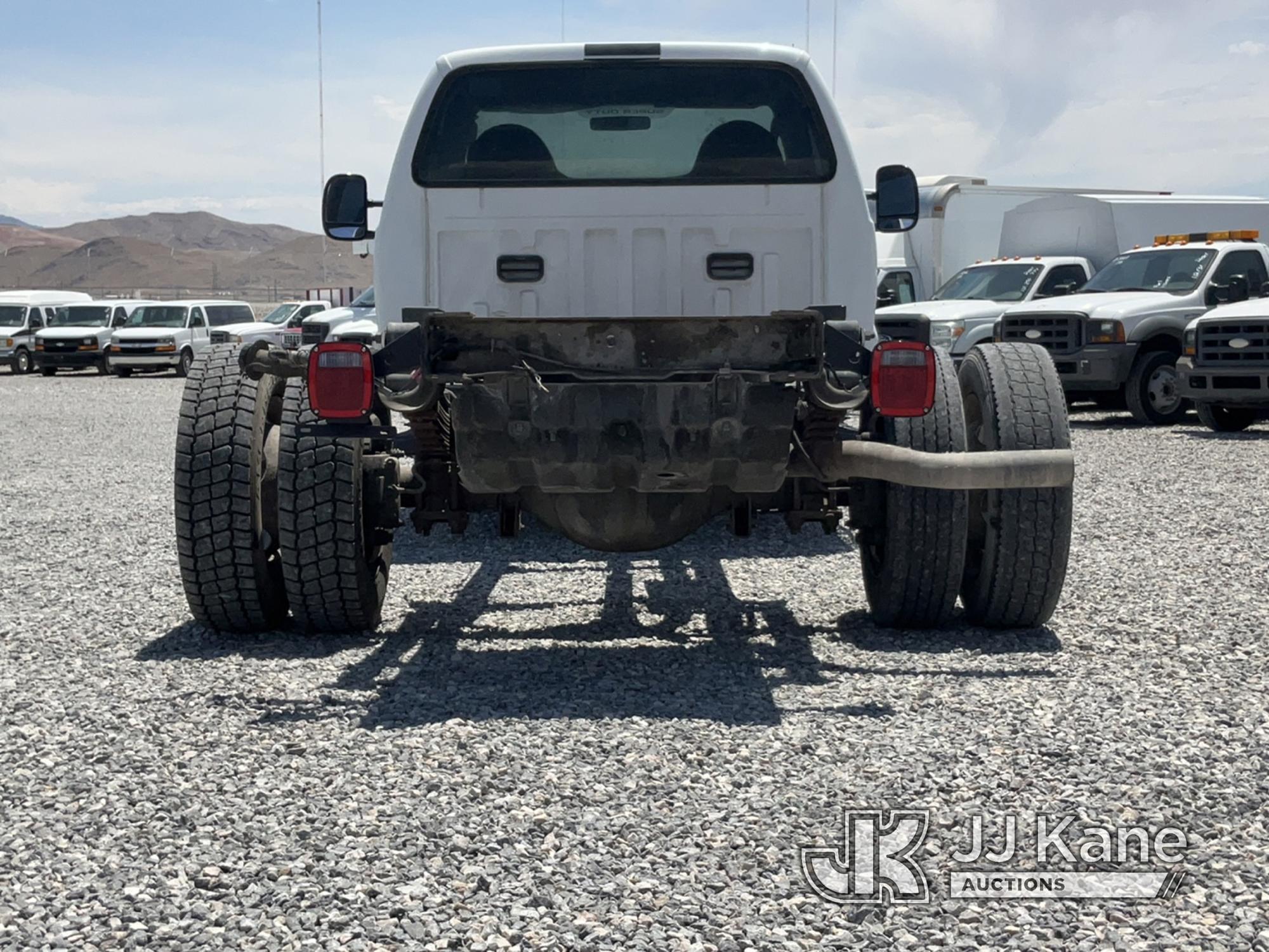 (Las Vegas, NV) 2006 Ford F450 Cab & Chassis Runs & Moves) (Check Engine Light On