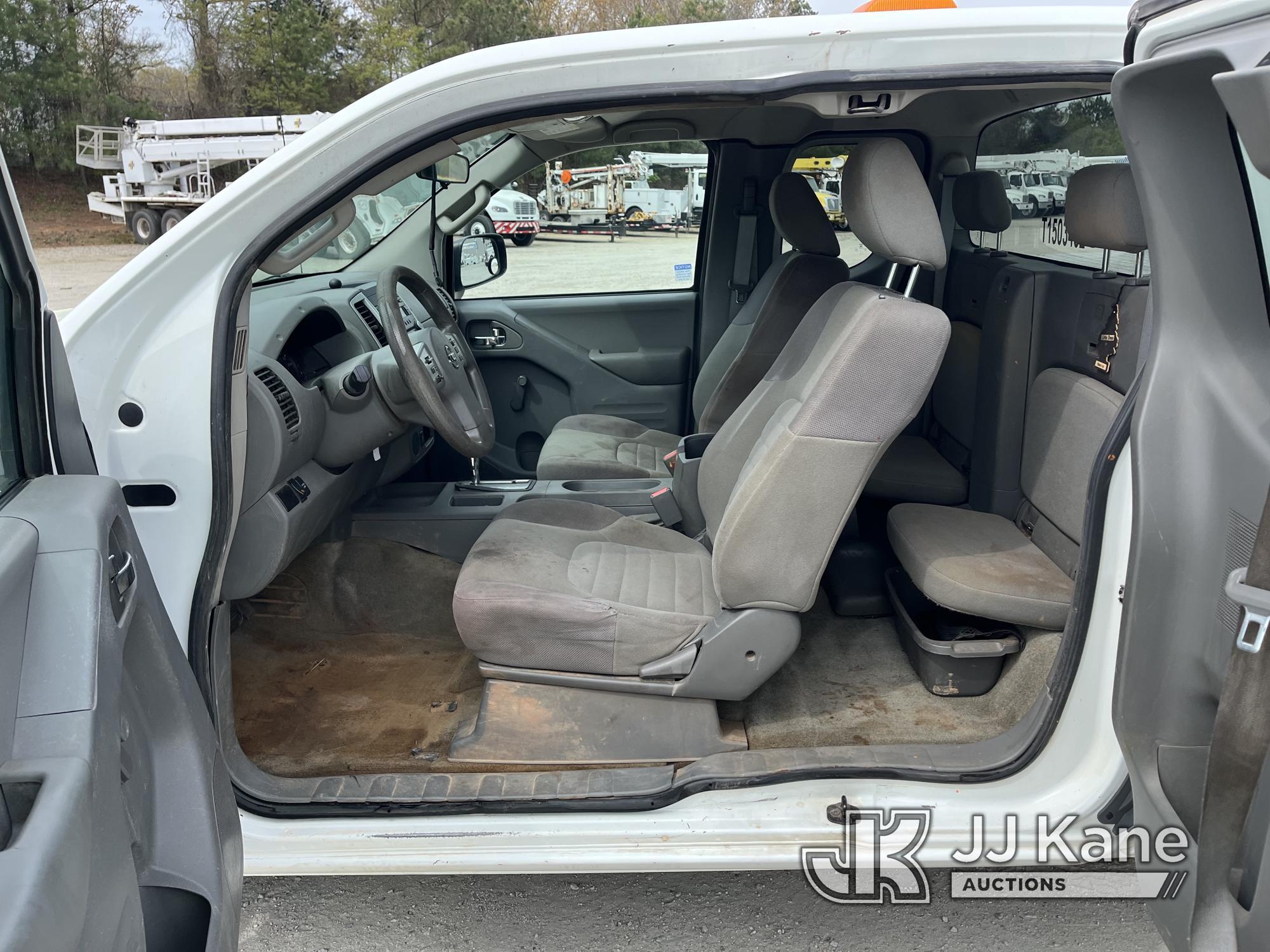 (Chester, VA) 2015 Nissan Frontier Extended-Cab Pickup Truck Runs & Moves) (Check Engine Light On, R