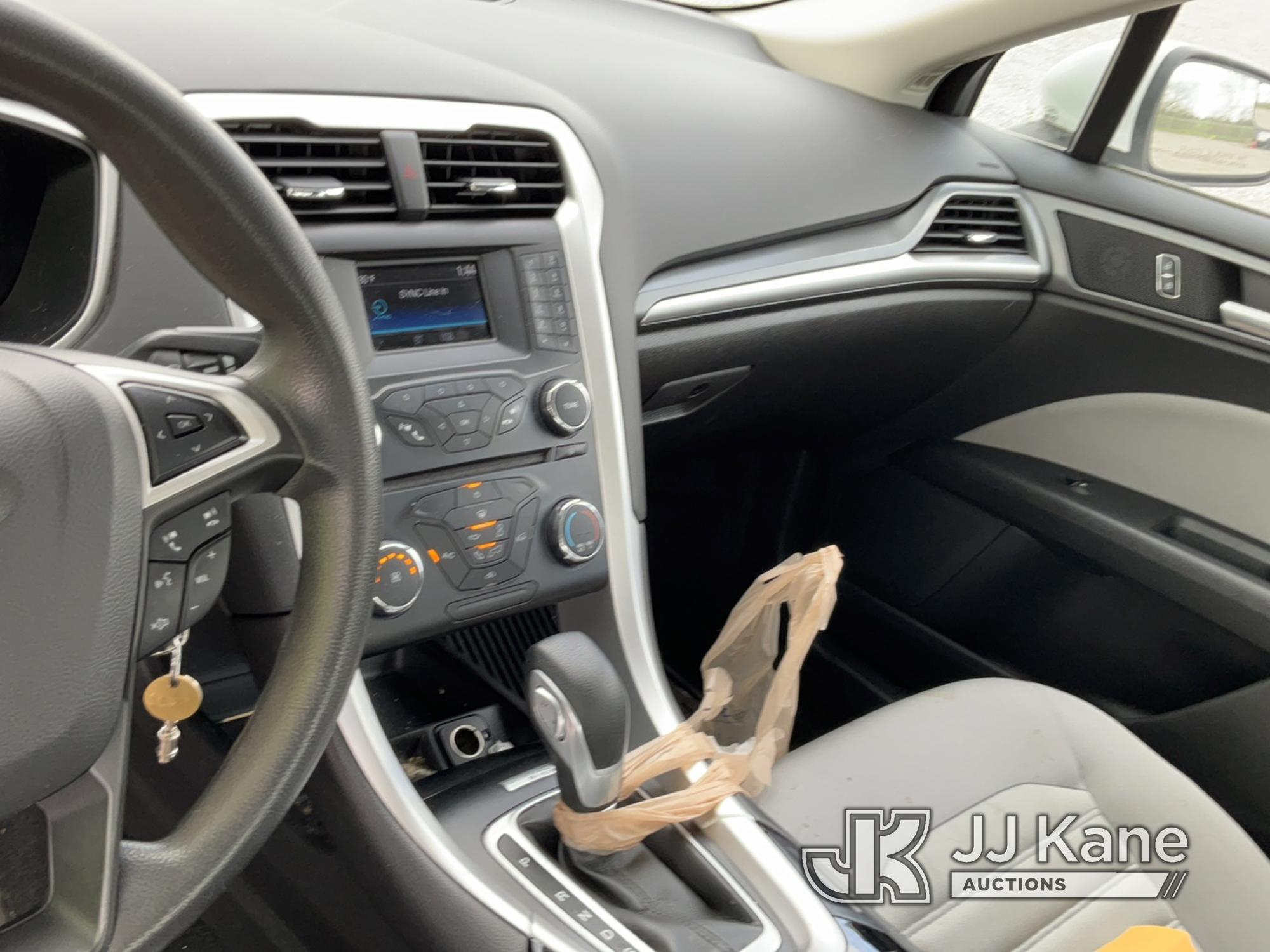 (Verona, KY) 2014 Ford Fusion 4-Door Sedan Runs & Moves) (Duke Unit