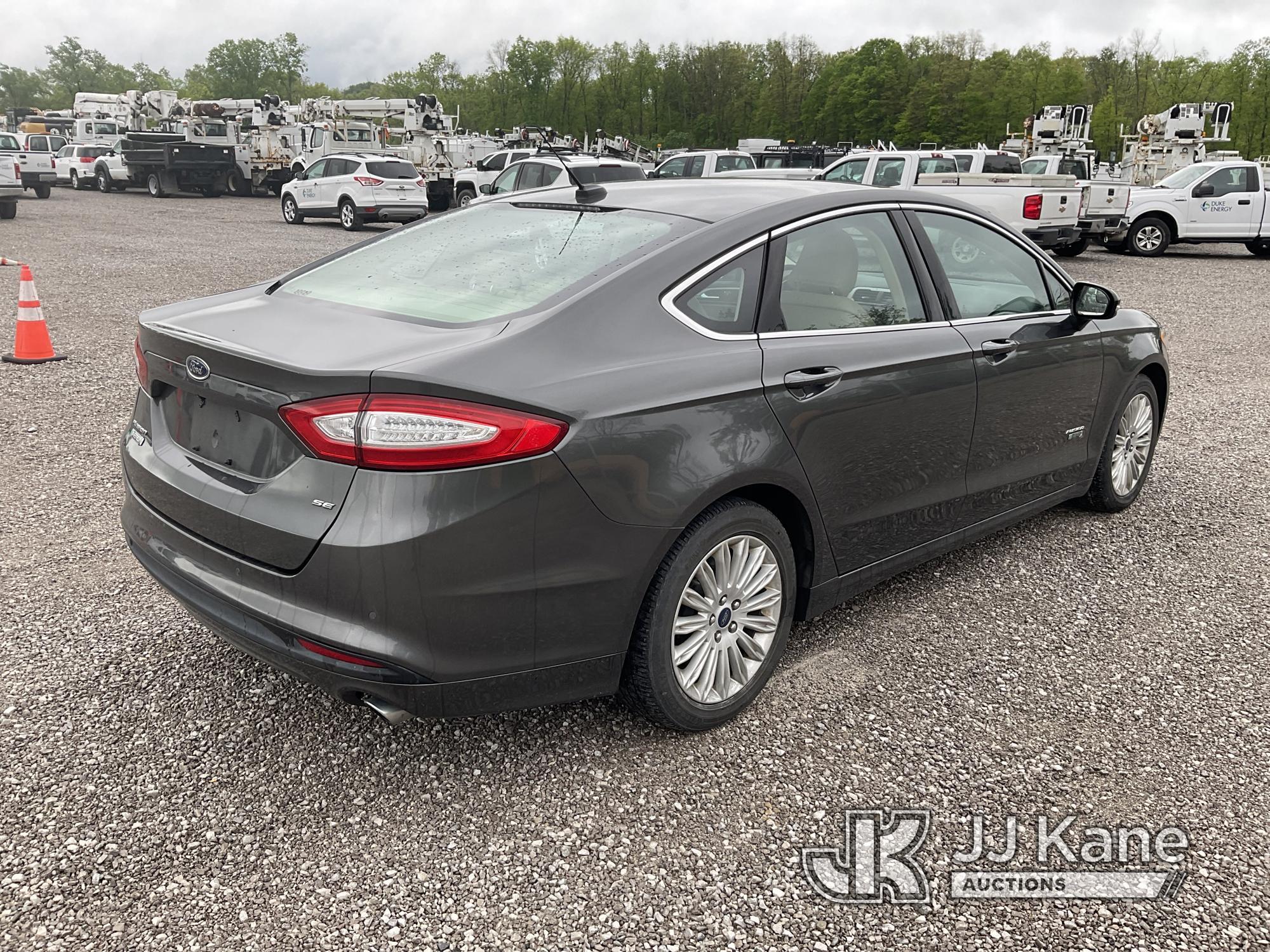 (Verona, KY) 2016 Ford Fusion Energi 4-Door Hybrid Sedan Runs & Moves) (No Charger) (Duke Unit