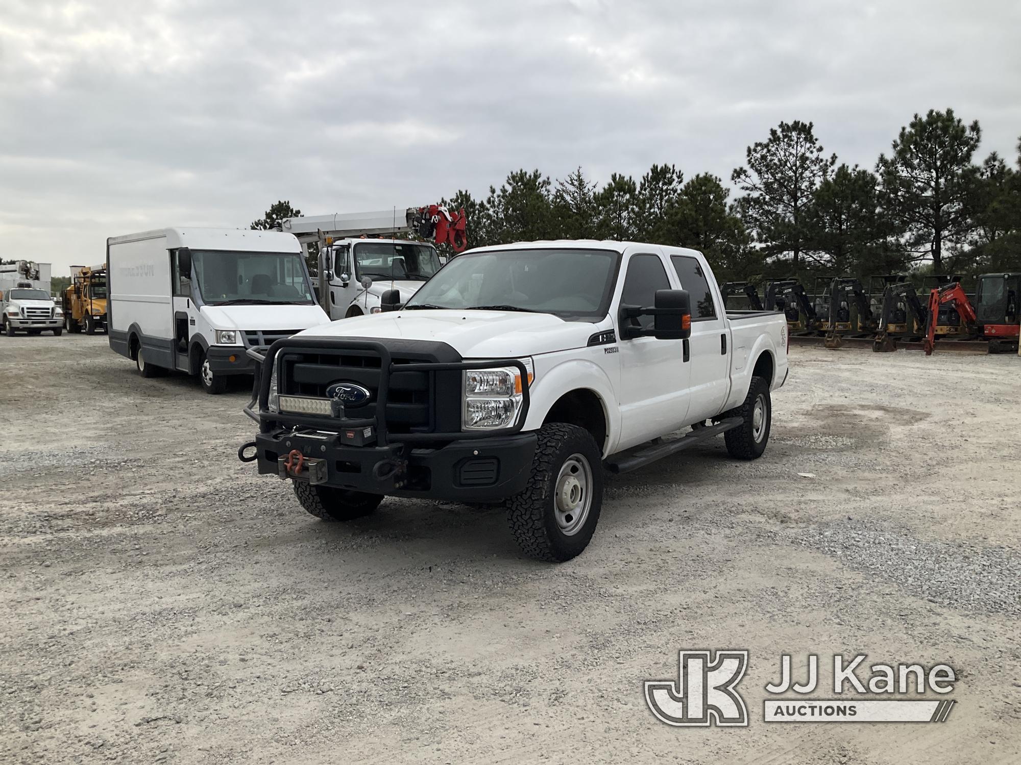 (Villa Rica, GA) 2015 Ford F350 4x4 Crew-Cab Pickup Truck, (GA Power Unit) Runs & Moves) (Check Engi